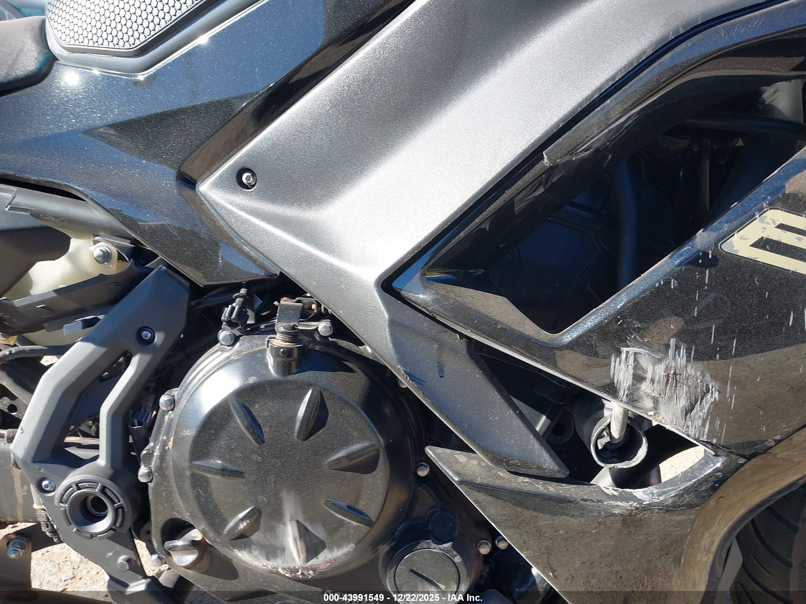 KAWASAKI EX650 image 8