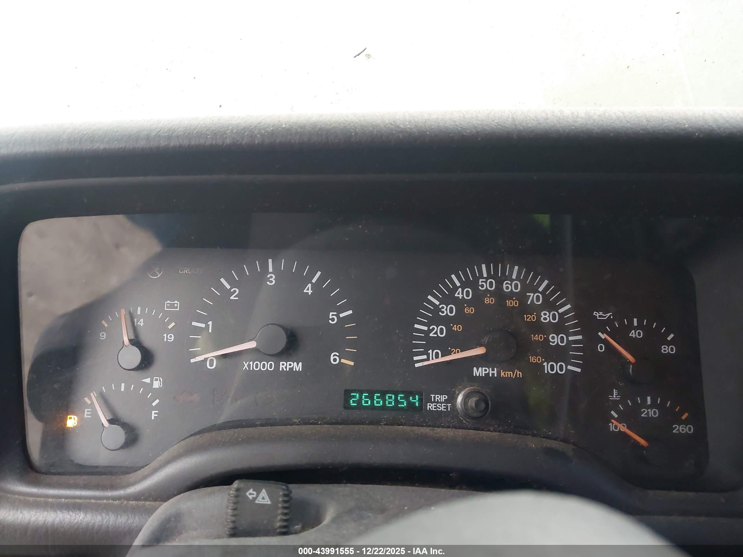 JEEP CHEROKEE image 7