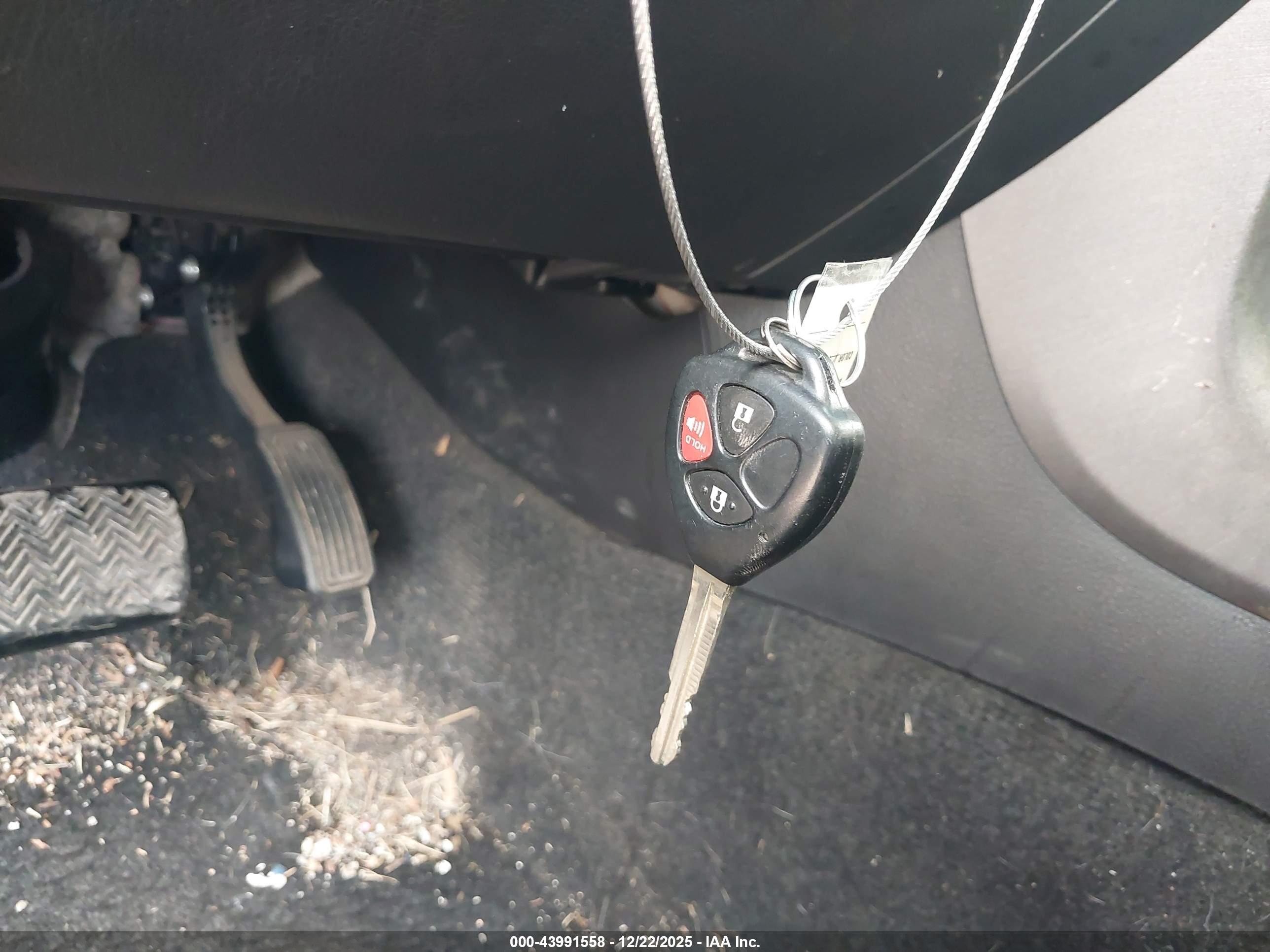 TOYOTA RAV4 image 11