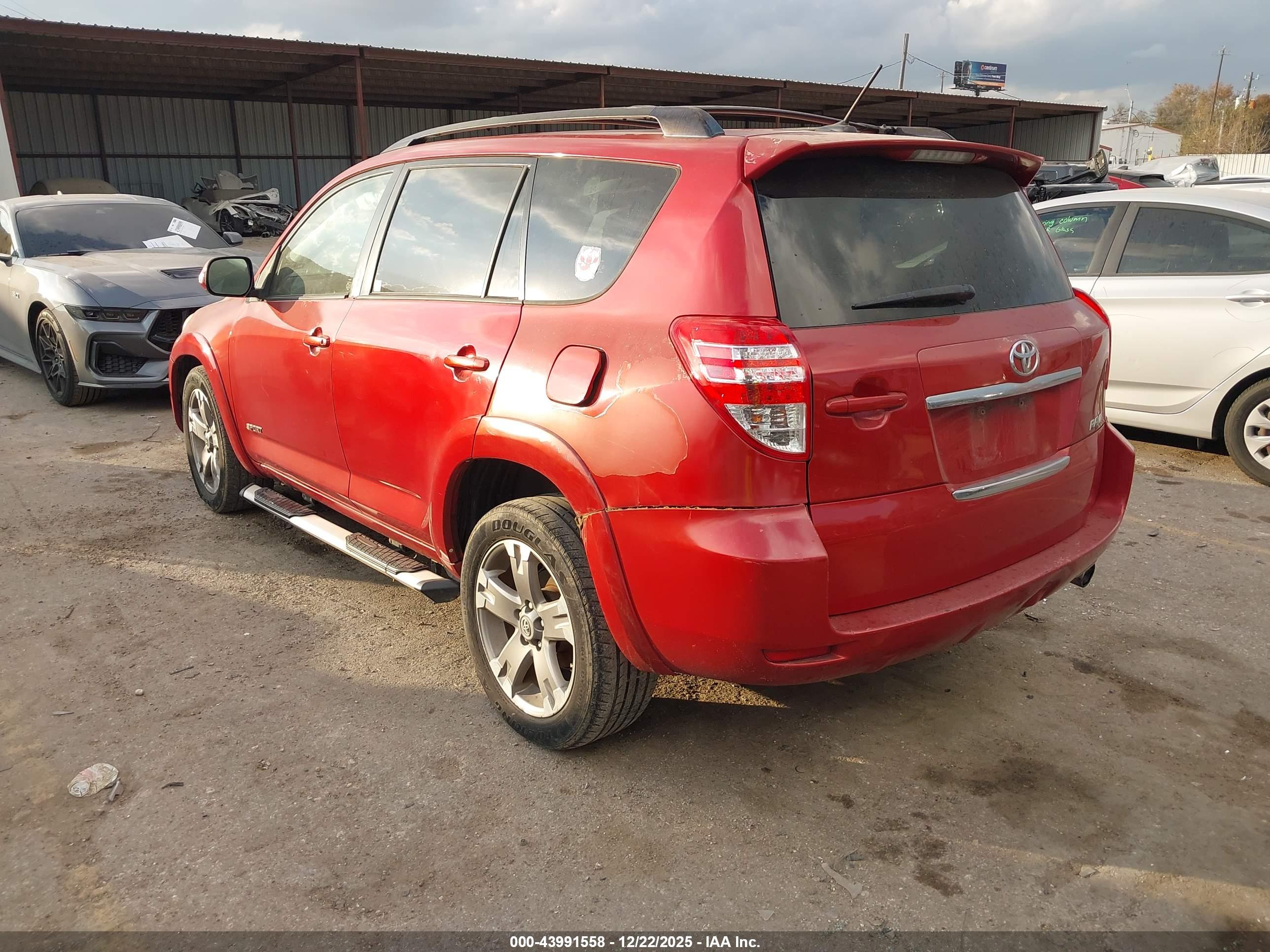TOYOTA RAV4 image 3