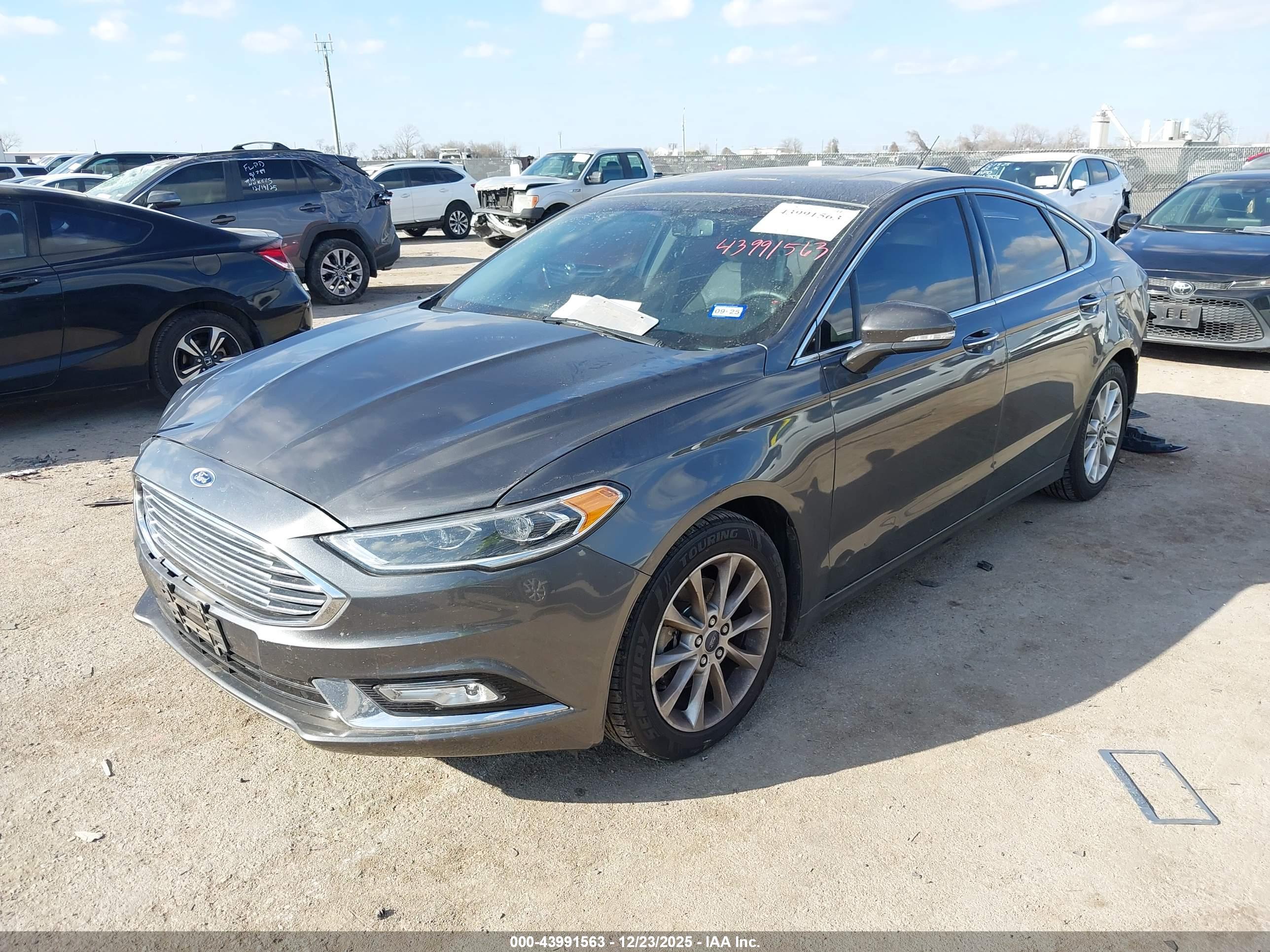 FORD FUSION image 2