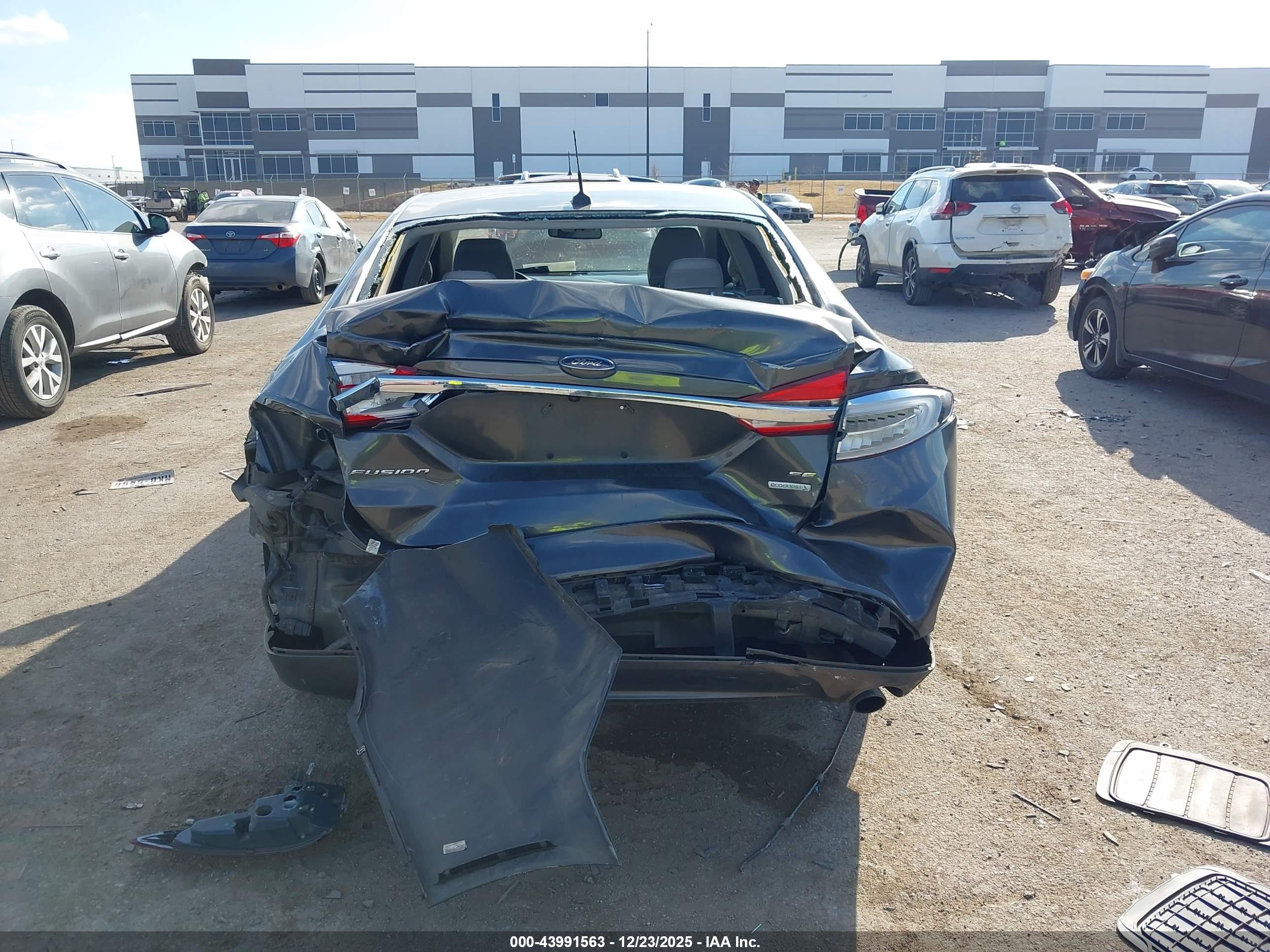 FORD FUSION image 6