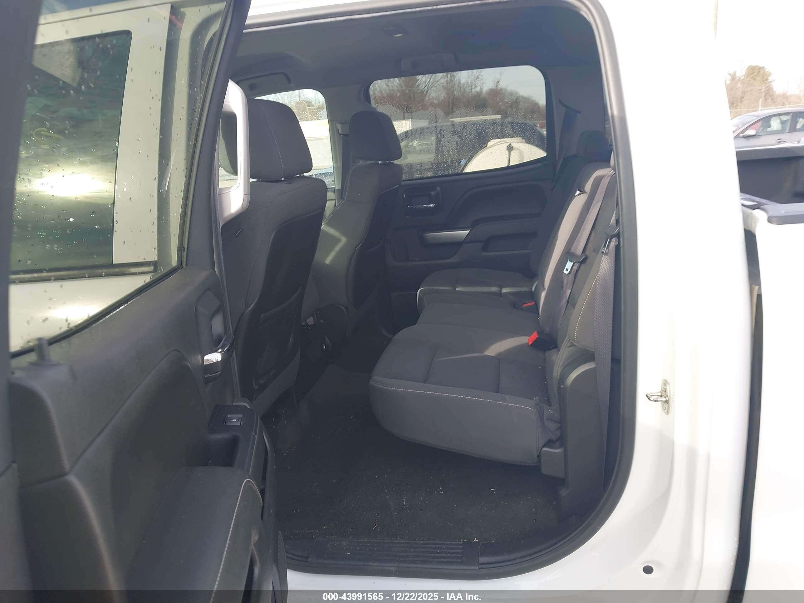 CHEVROLET SILVERADO image 8