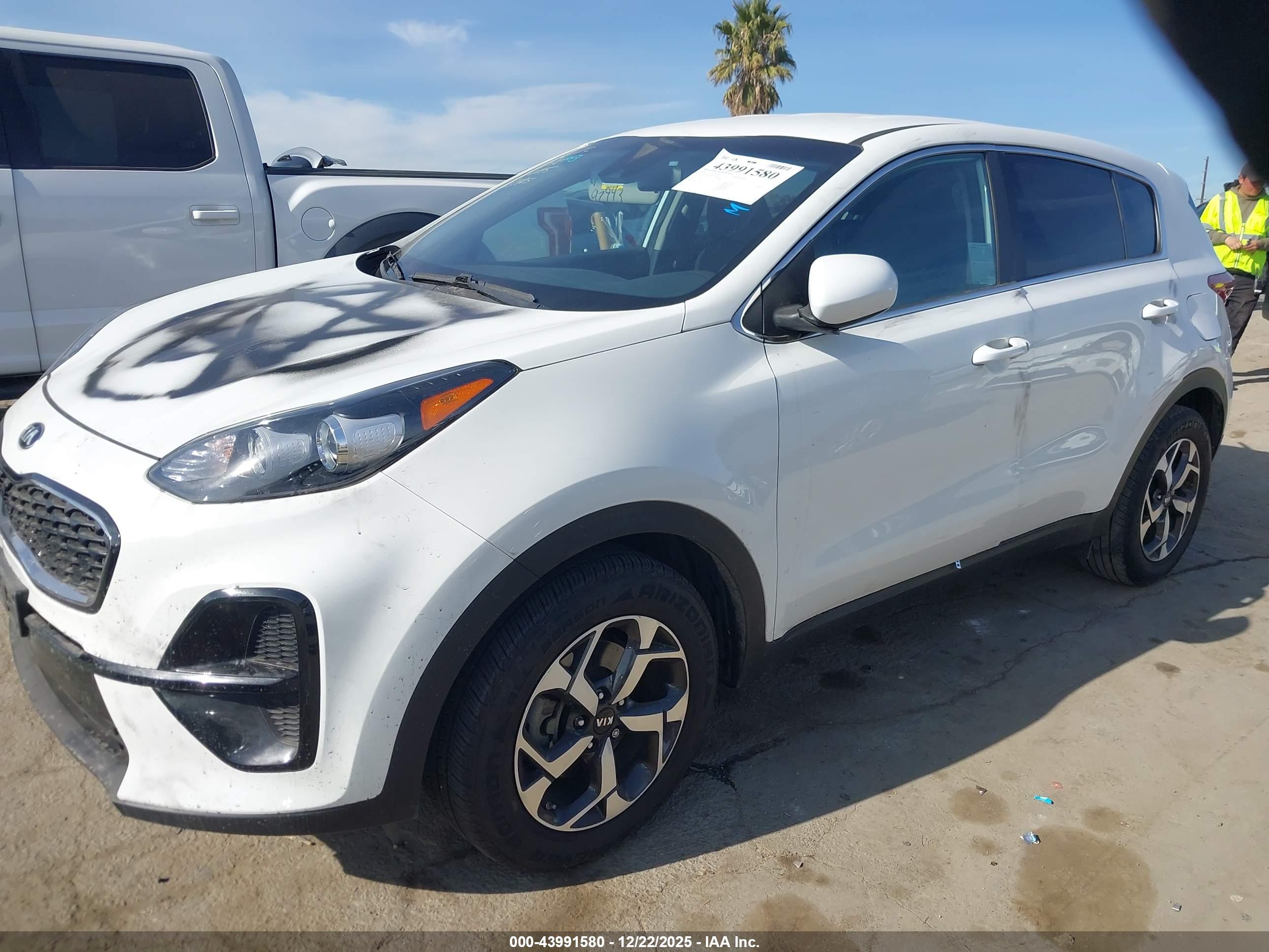 KIA SPORTAGE image 2