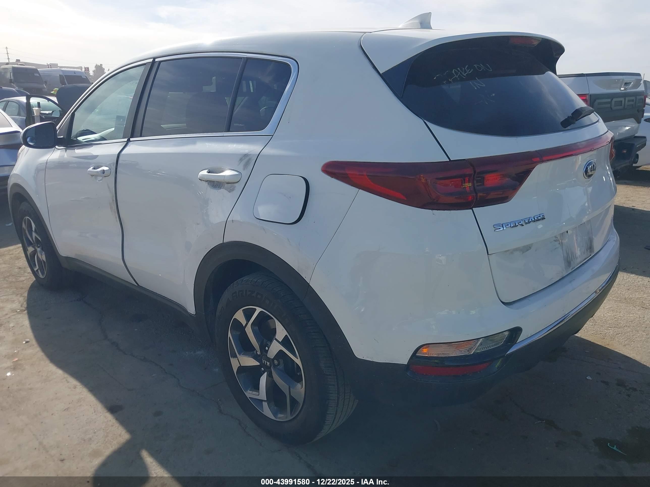 KIA SPORTAGE image 3