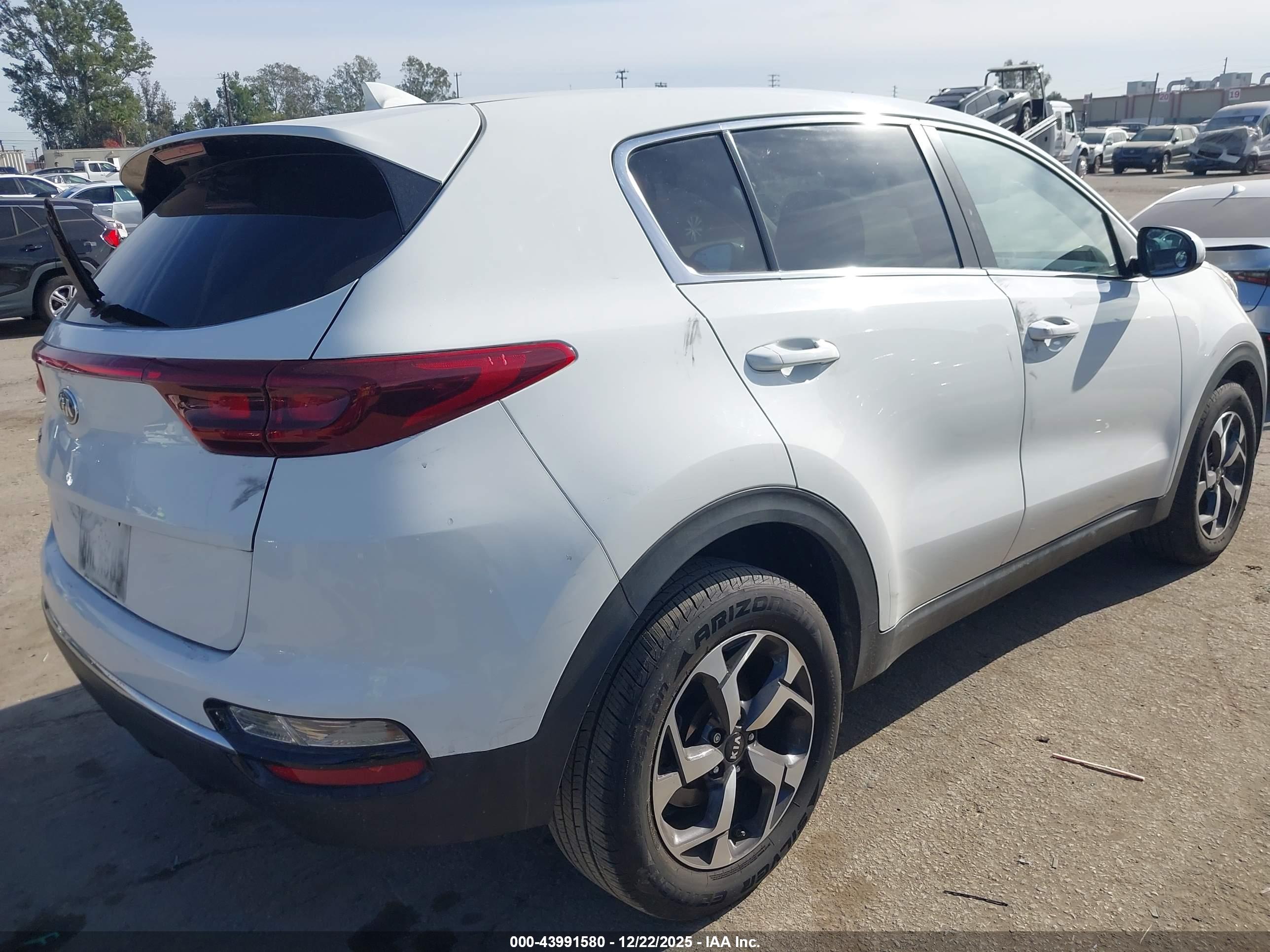 KIA SPORTAGE image 4