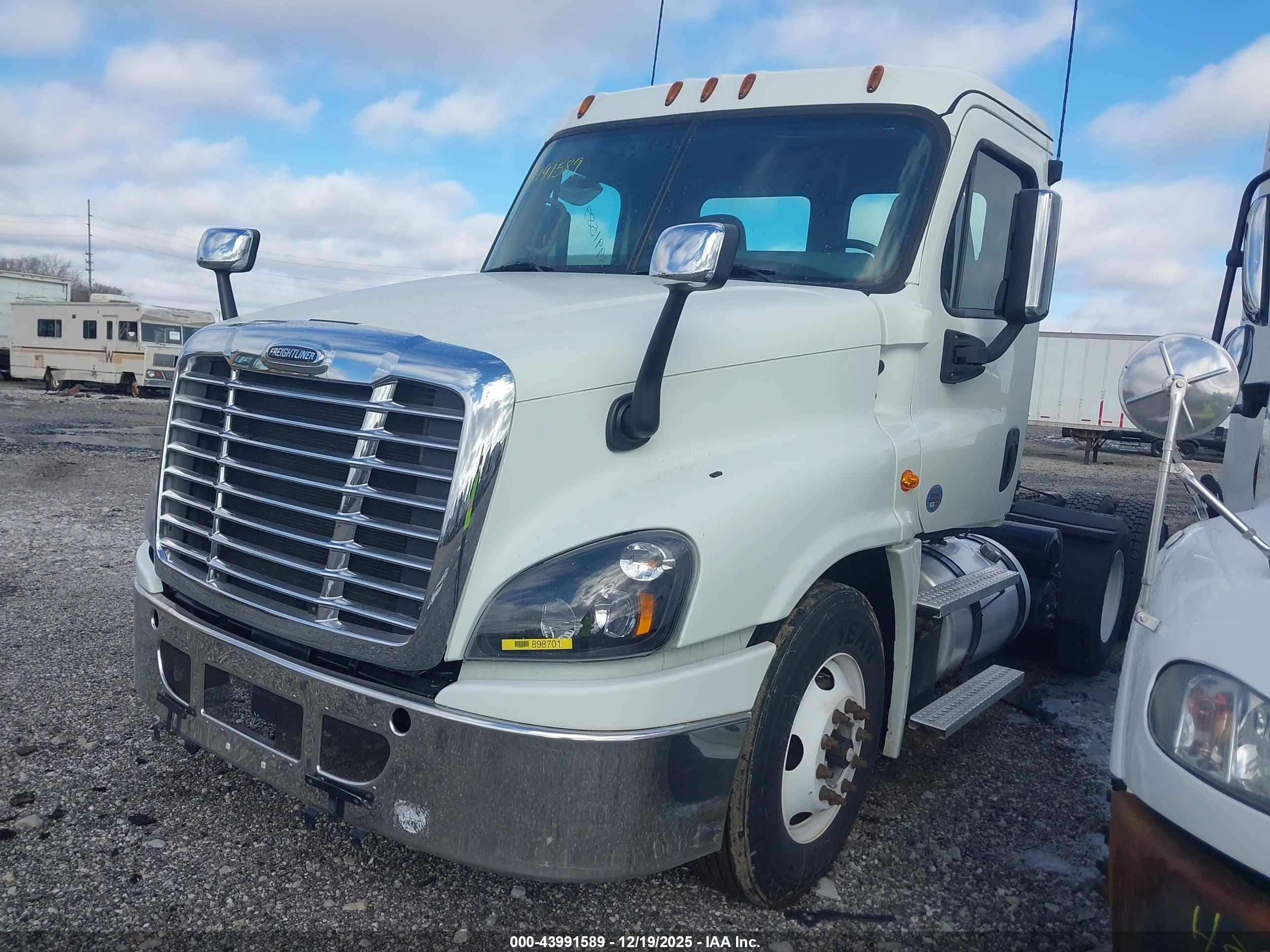 FREIGHTLINER CASCADIA image 2