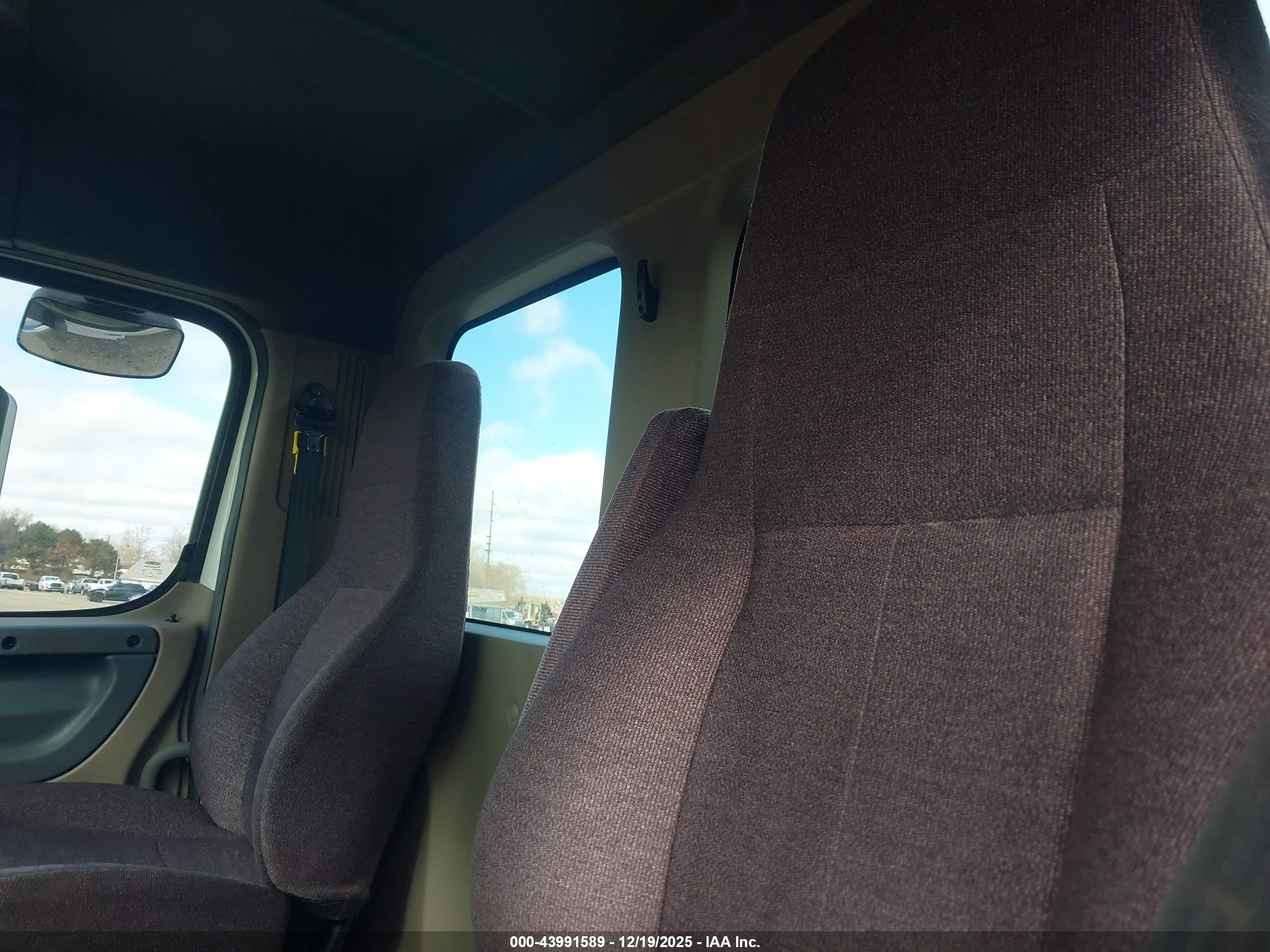 FREIGHTLINER CASCADIA image 8