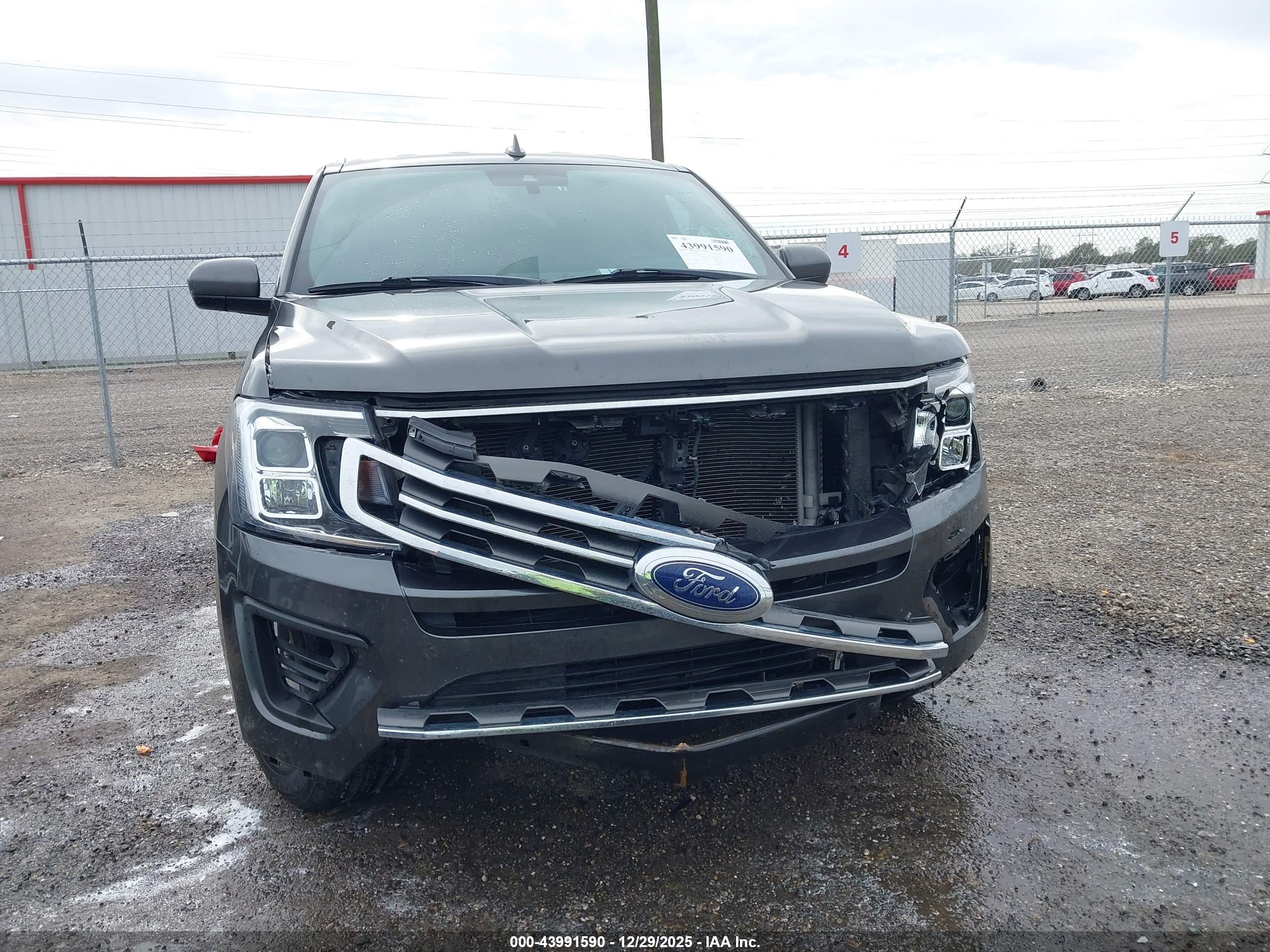 FORD EXPEDITION image 6