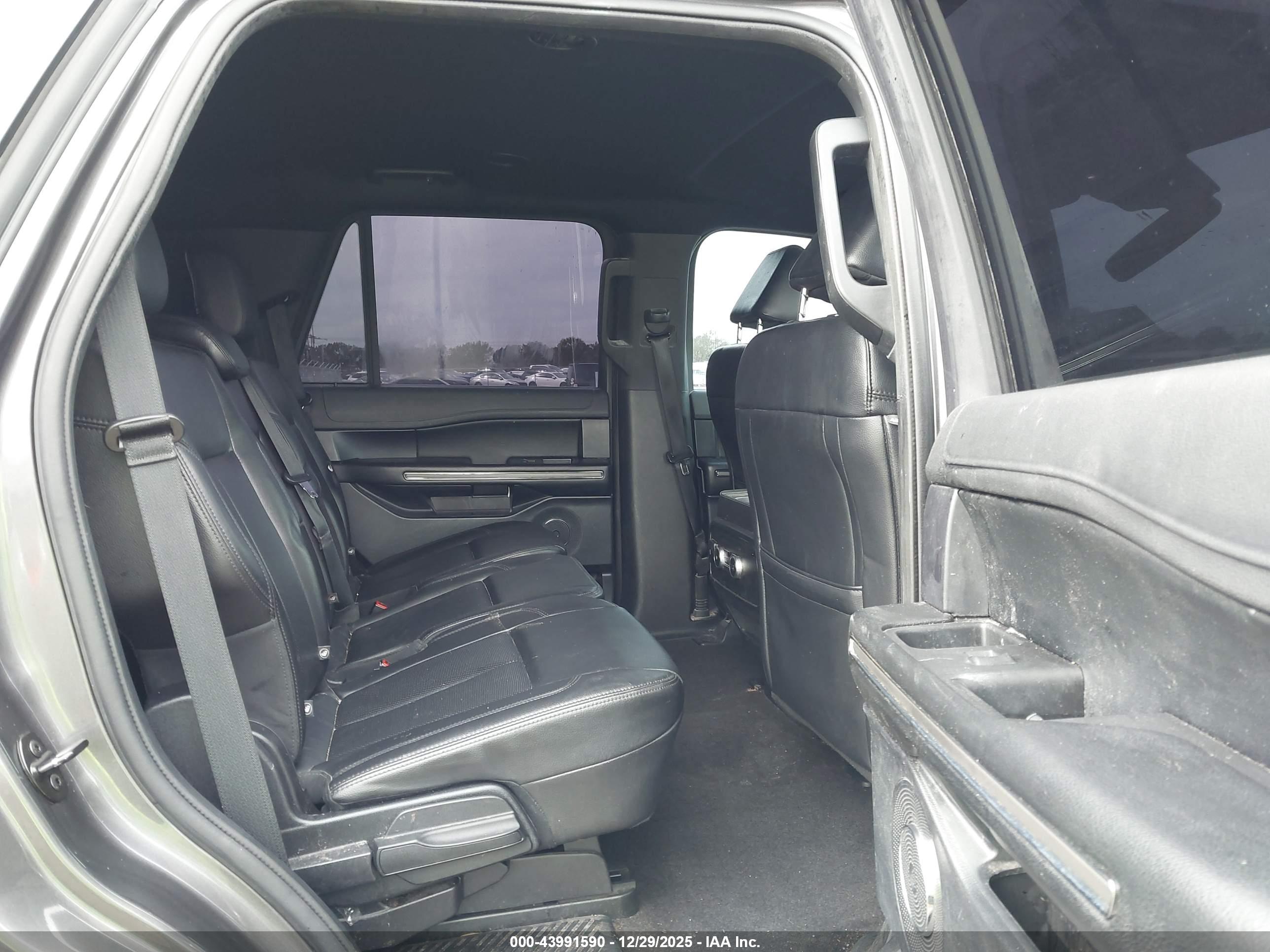 FORD EXPEDITION image 8