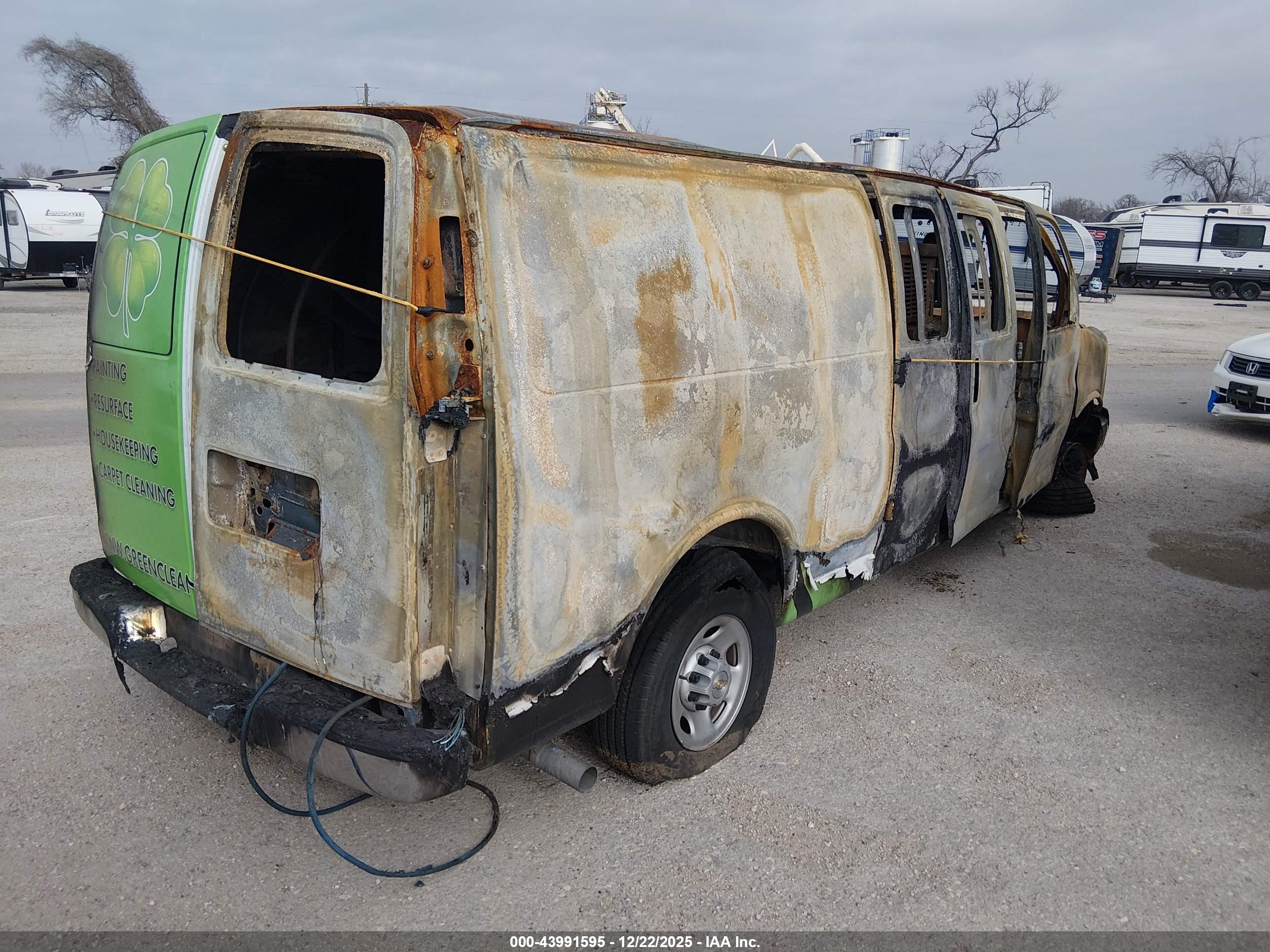 CHEVROLET EXPRESS image 4