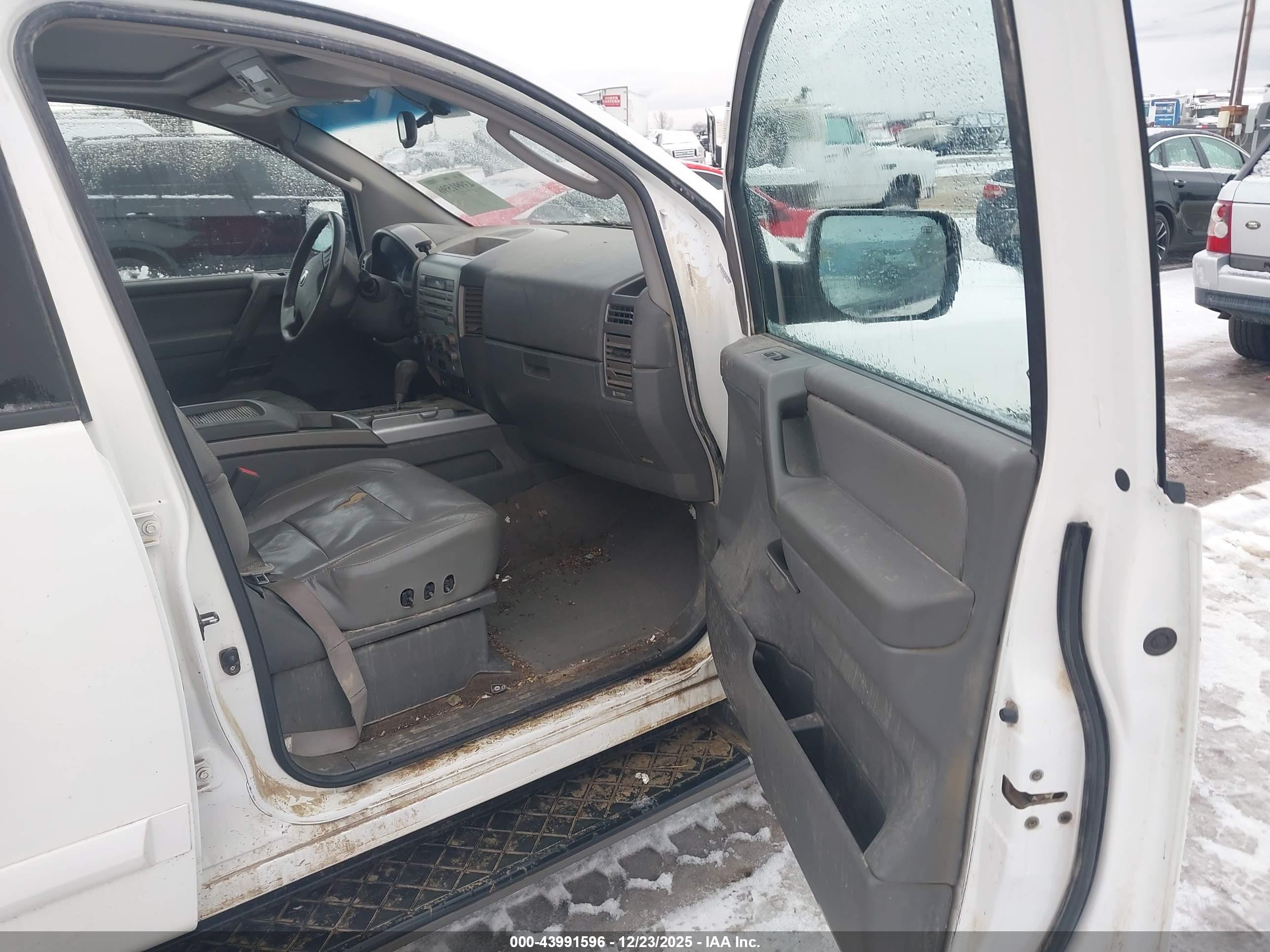 NISSAN ARMADA image 5