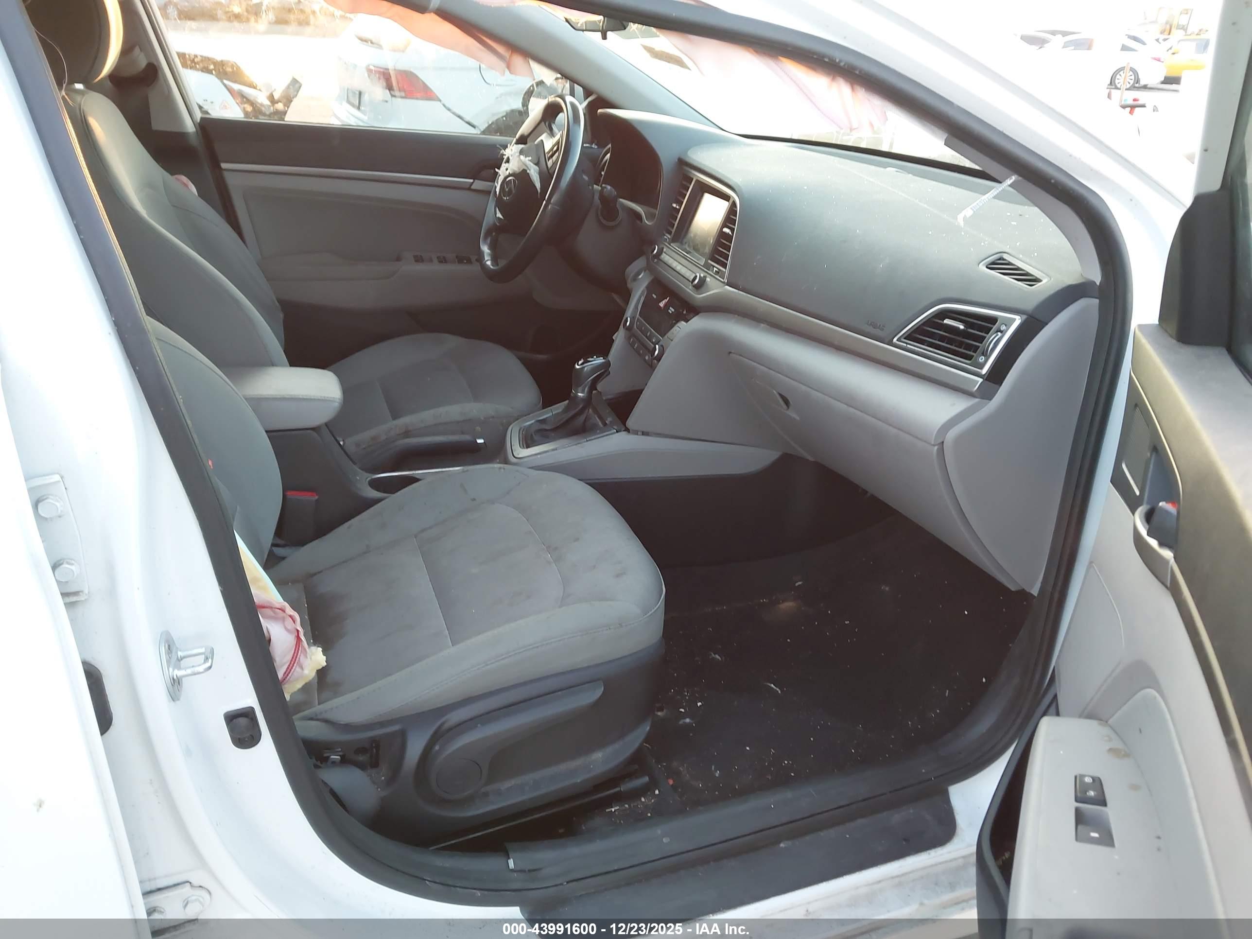 HYUNDAI ELANTRA image 5