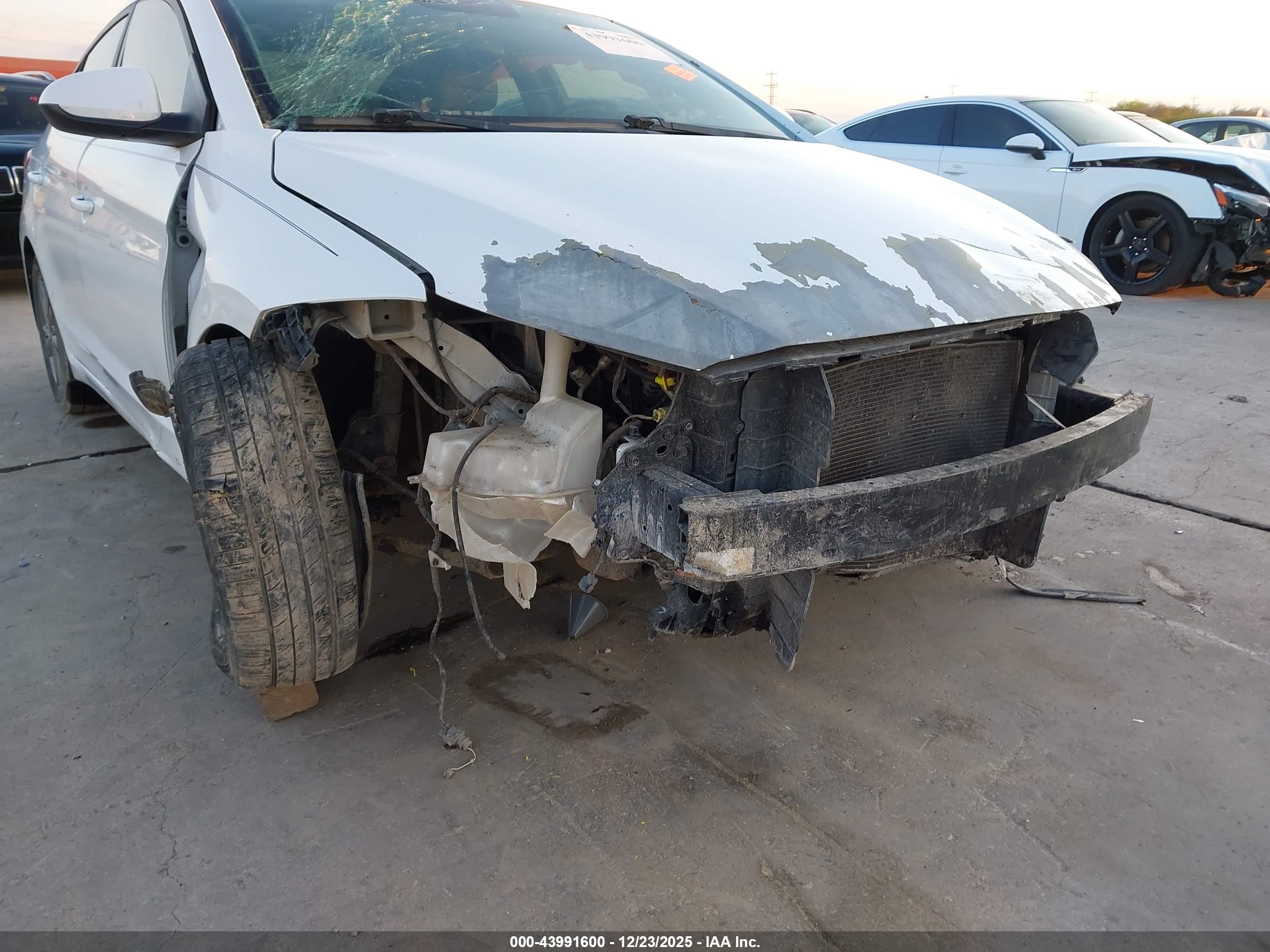 HYUNDAI ELANTRA image 6