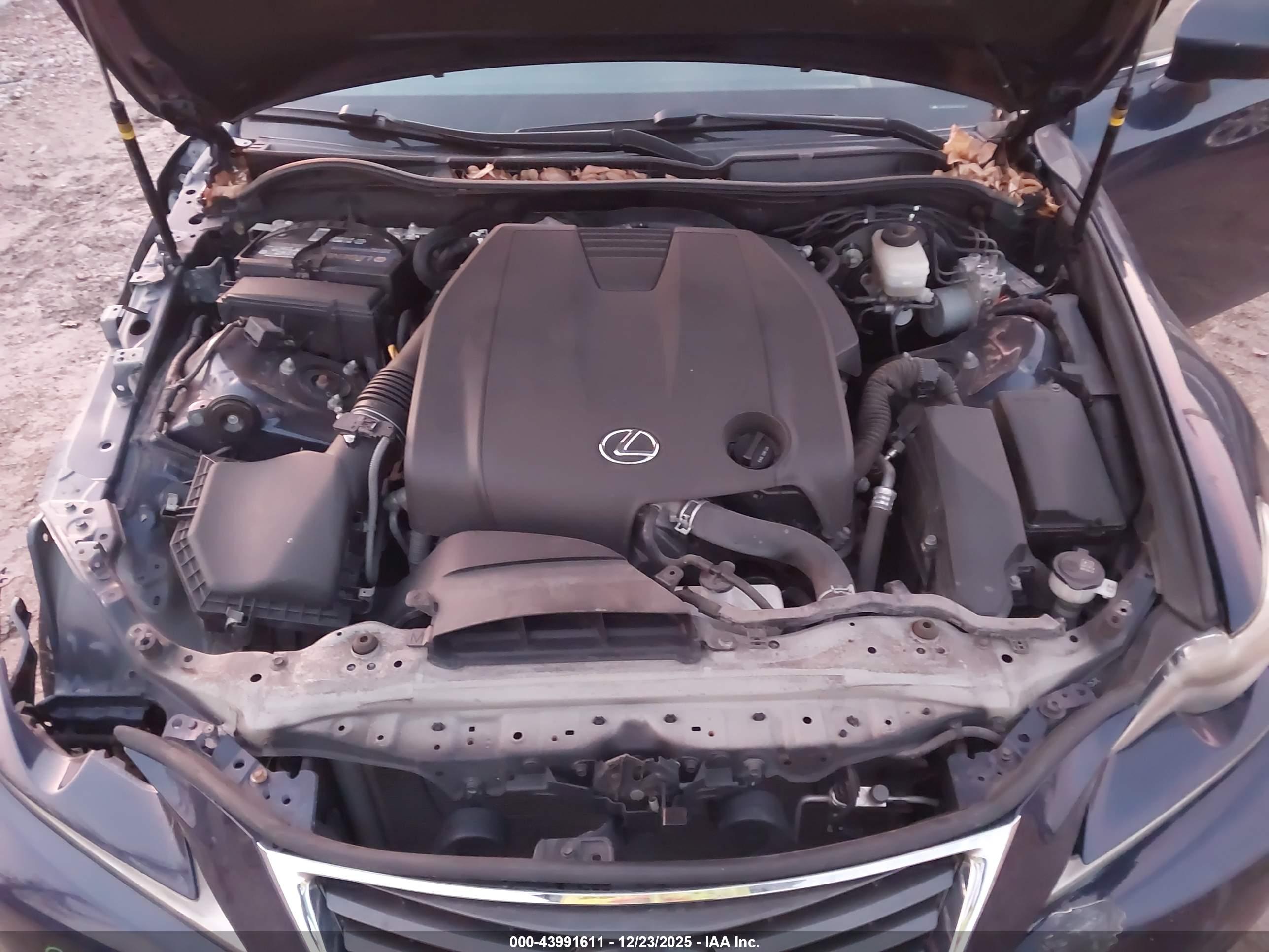 LEXUS IS image 10