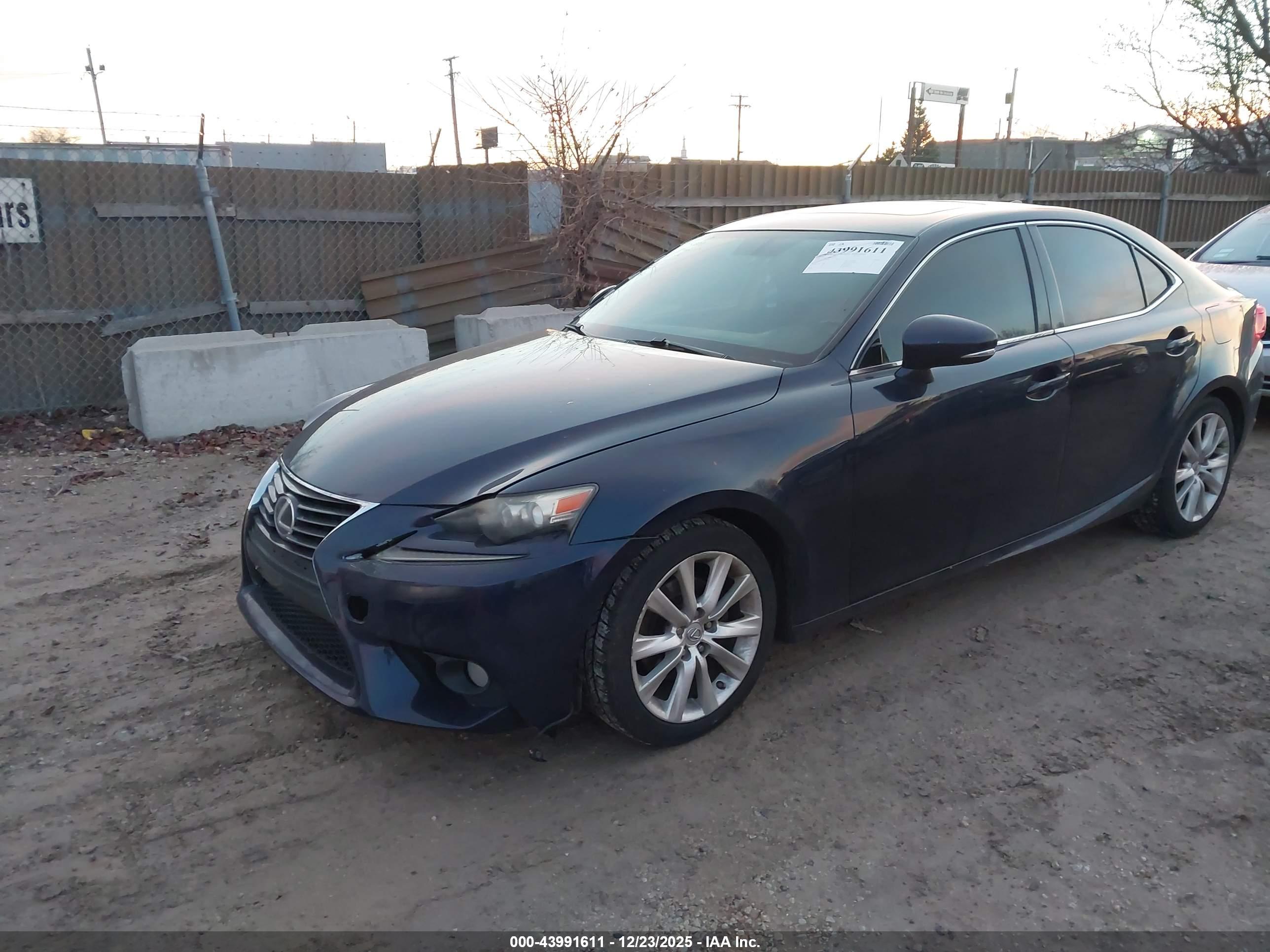 LEXUS IS image 2