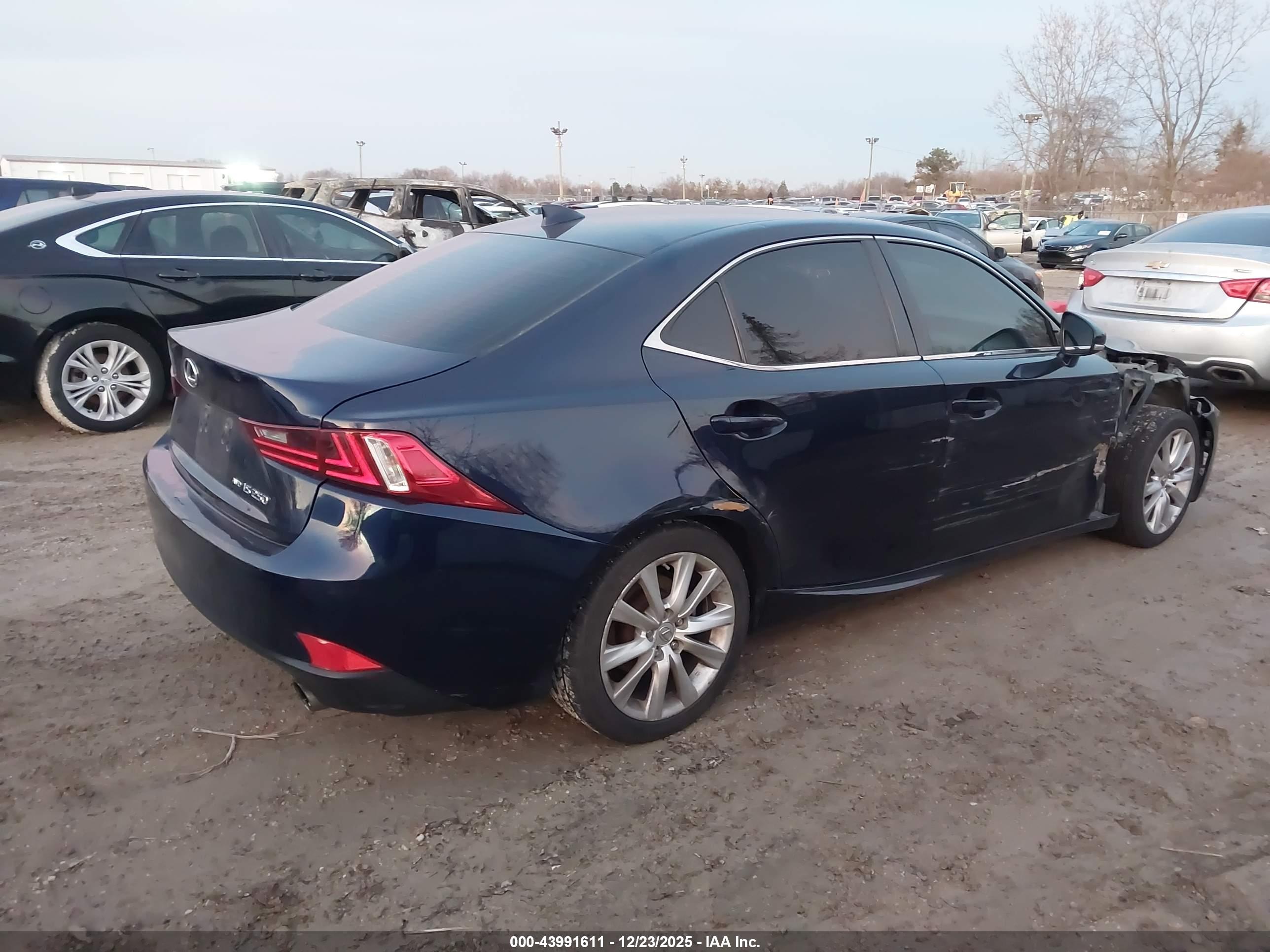 LEXUS IS image 4
