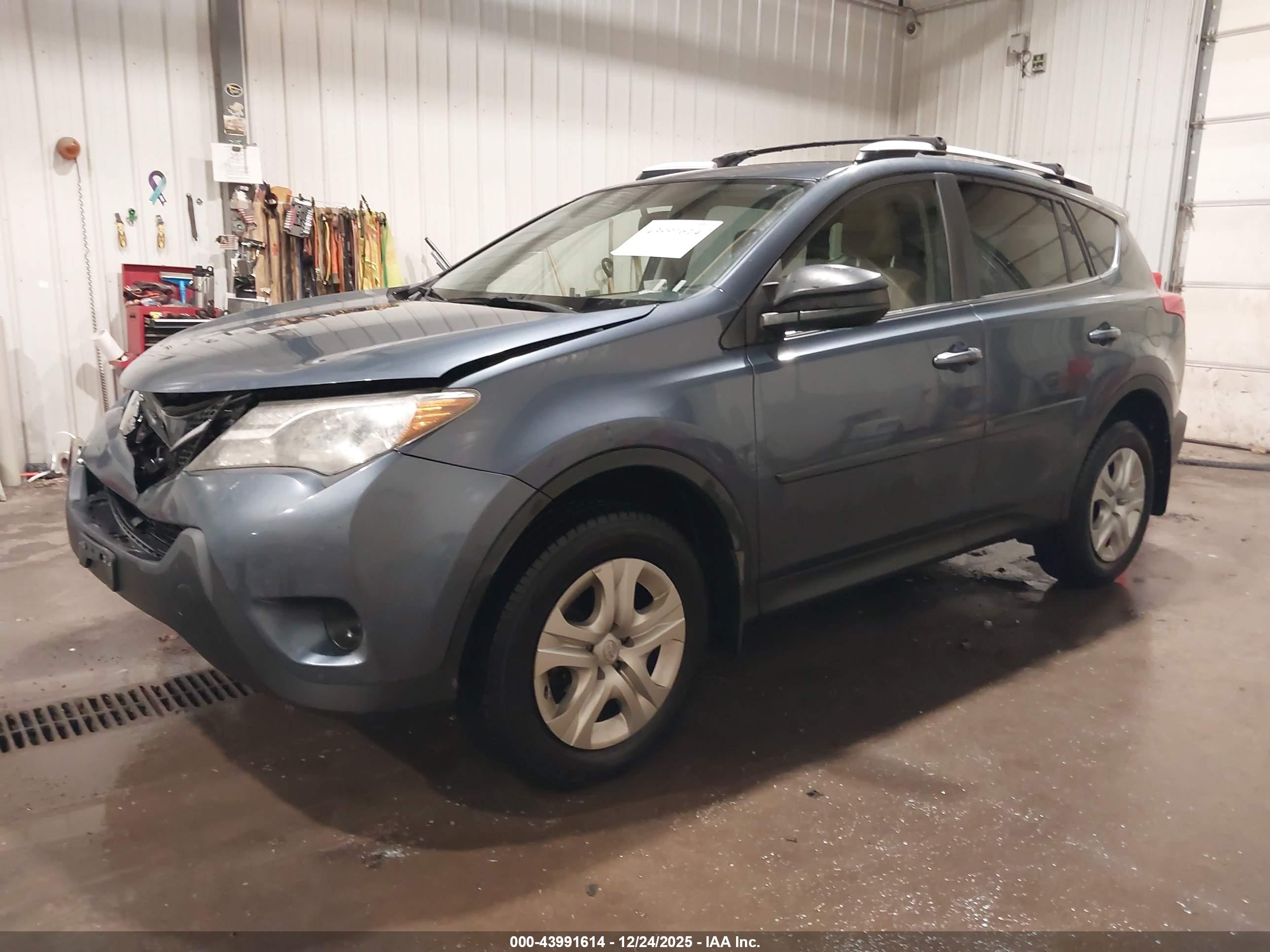TOYOTA RAV4 image 2