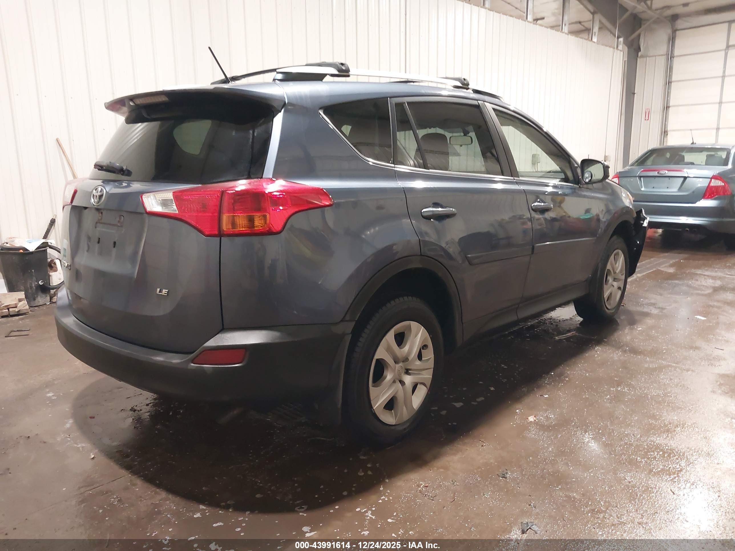 TOYOTA RAV4 image 4