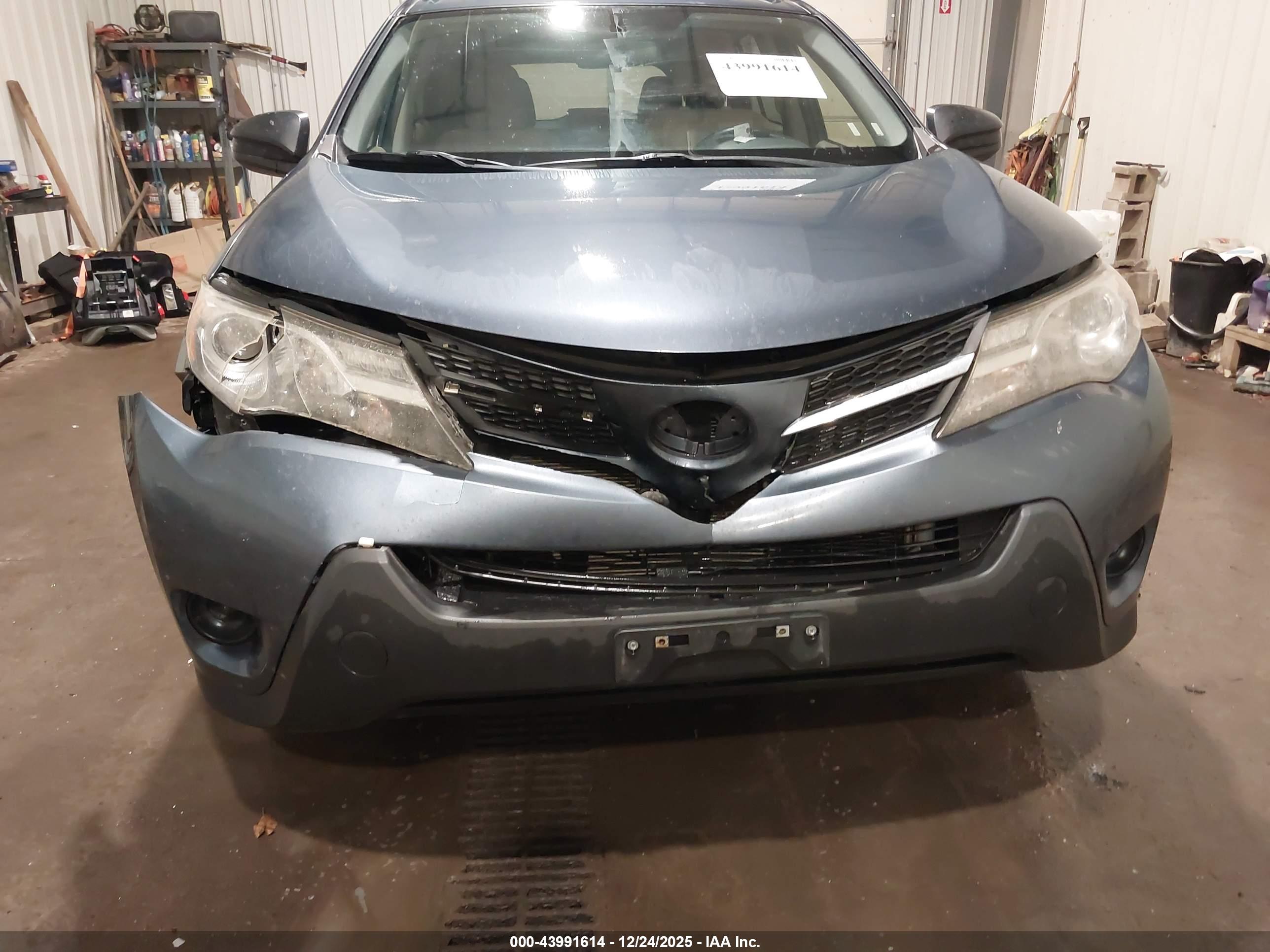 TOYOTA RAV4 image 6