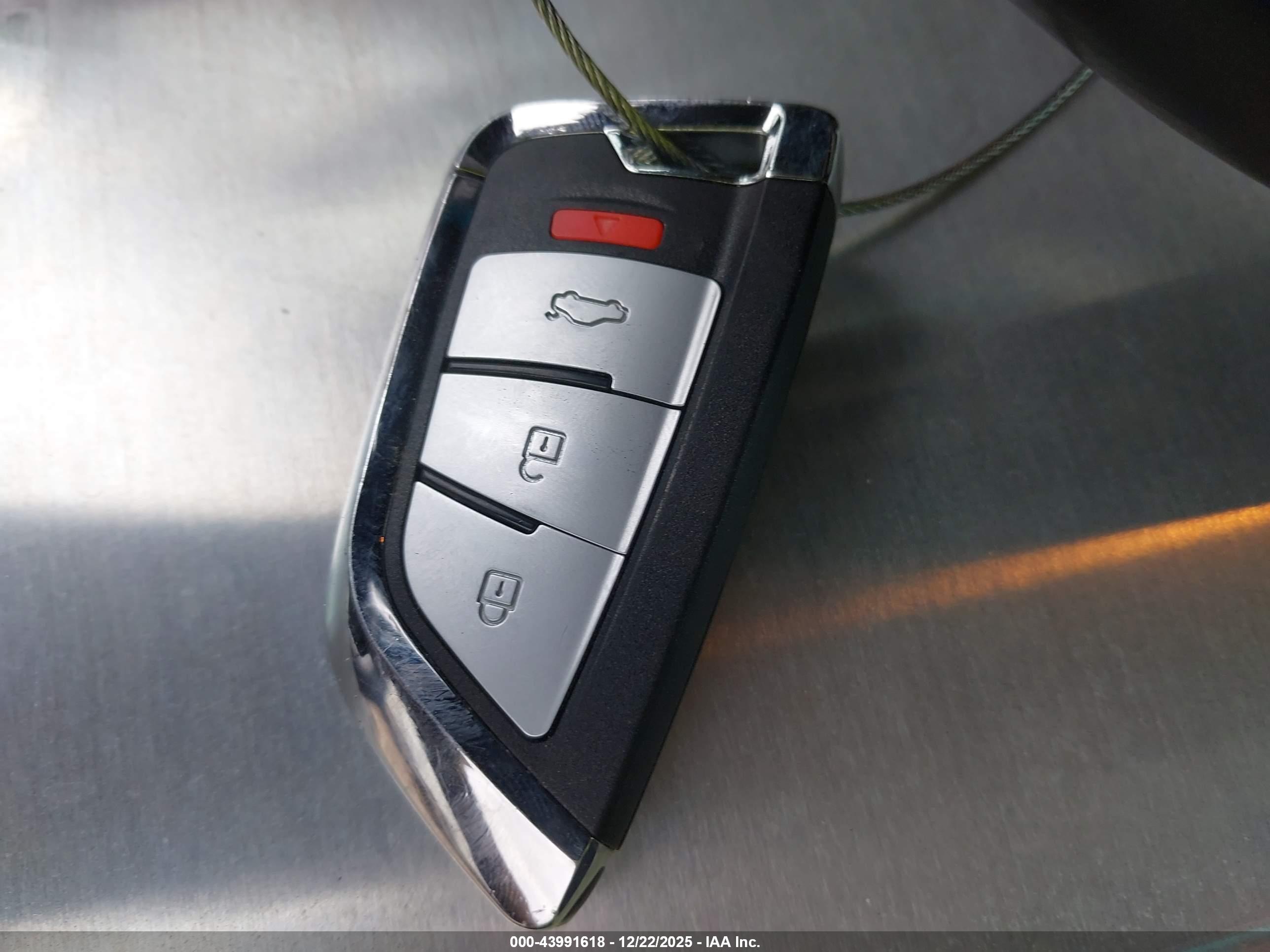 CADILLAC CTS image 11