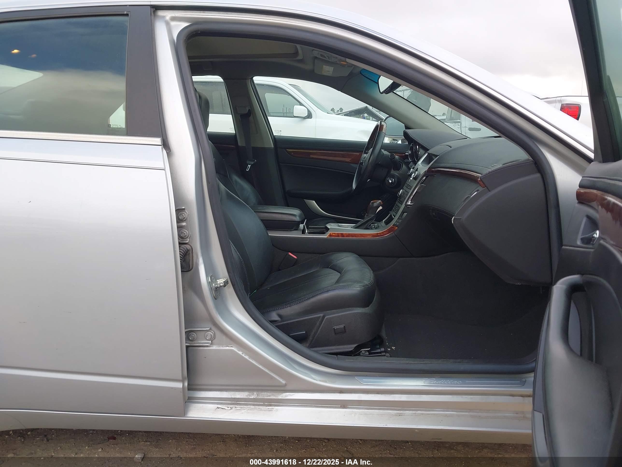 CADILLAC CTS image 5