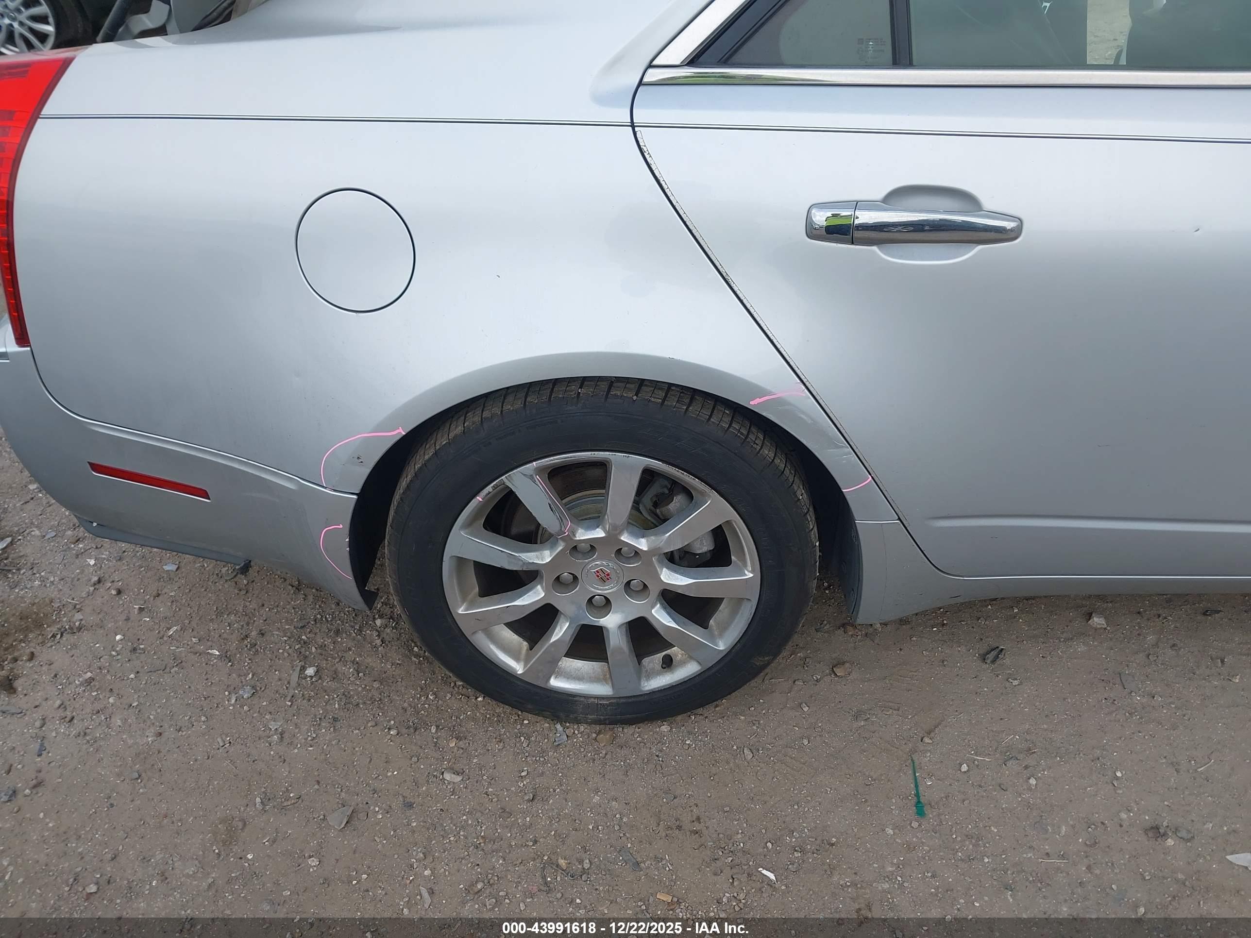 CADILLAC CTS image 6
