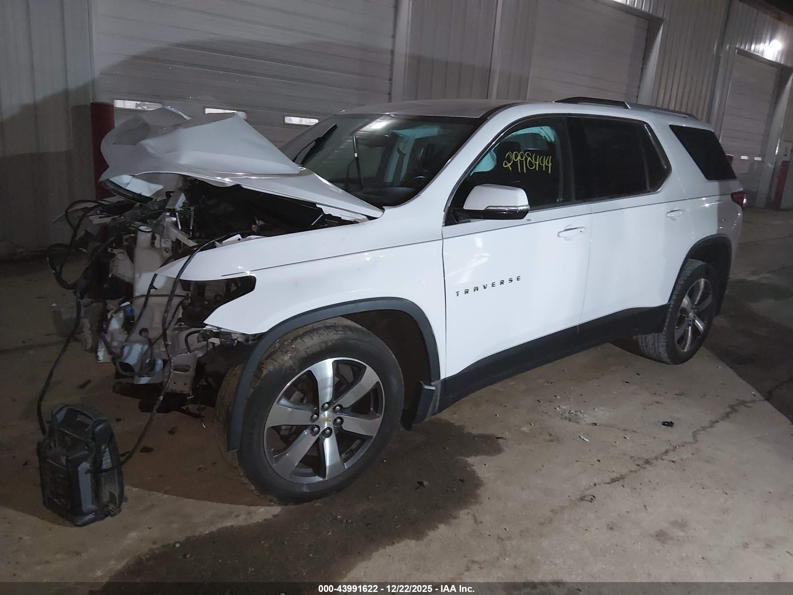 CHEVROLET TRAVERSE image 2