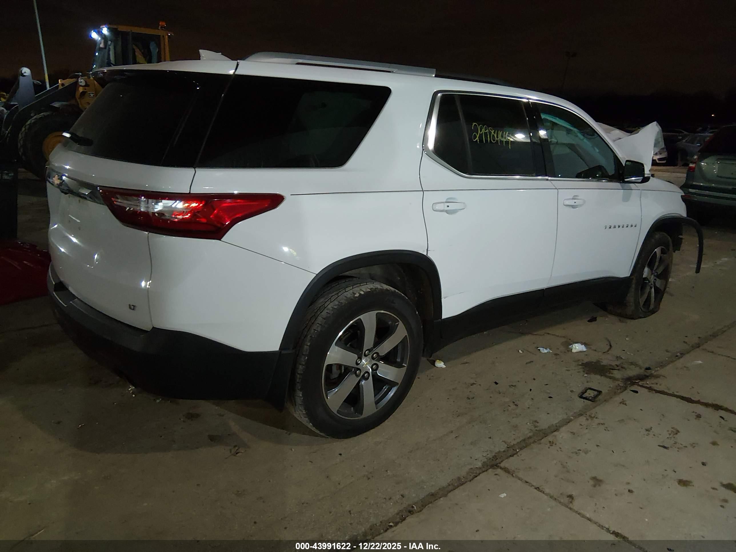 CHEVROLET TRAVERSE image 4