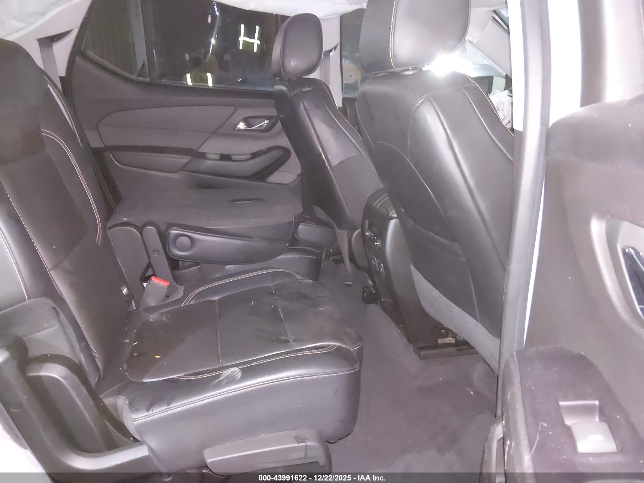 CHEVROLET TRAVERSE image 8