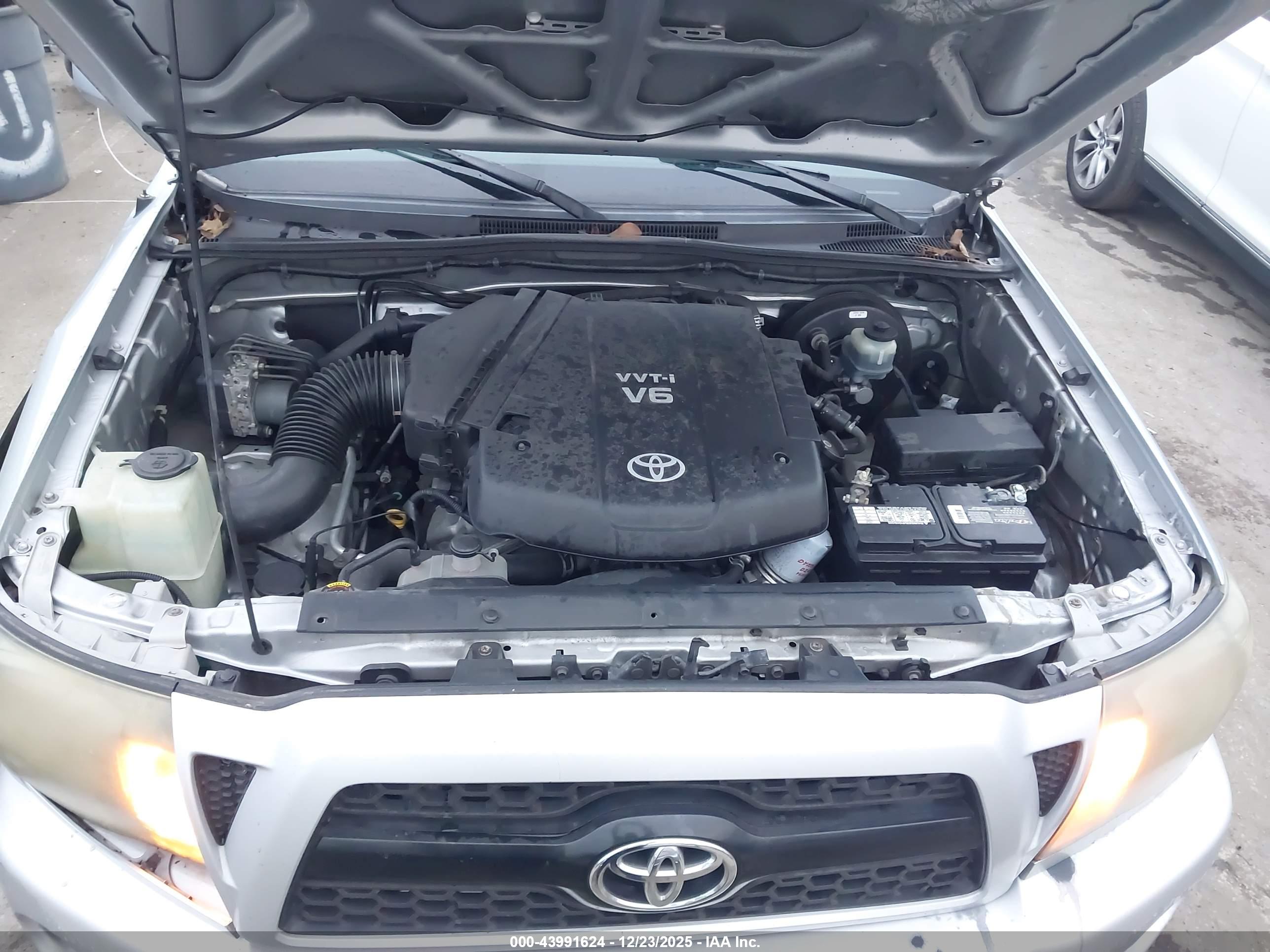 TOYOTA TACOMA image 10