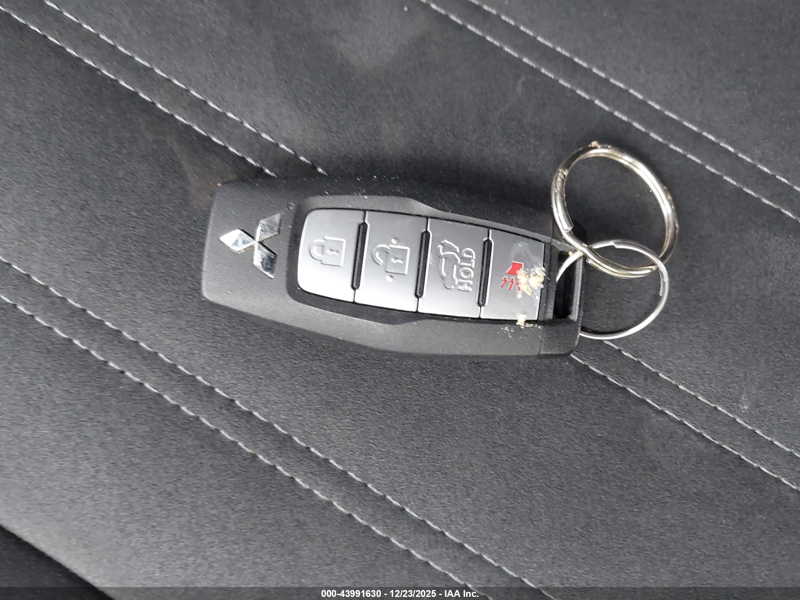MITSUBISHI OUTLANDER image 11