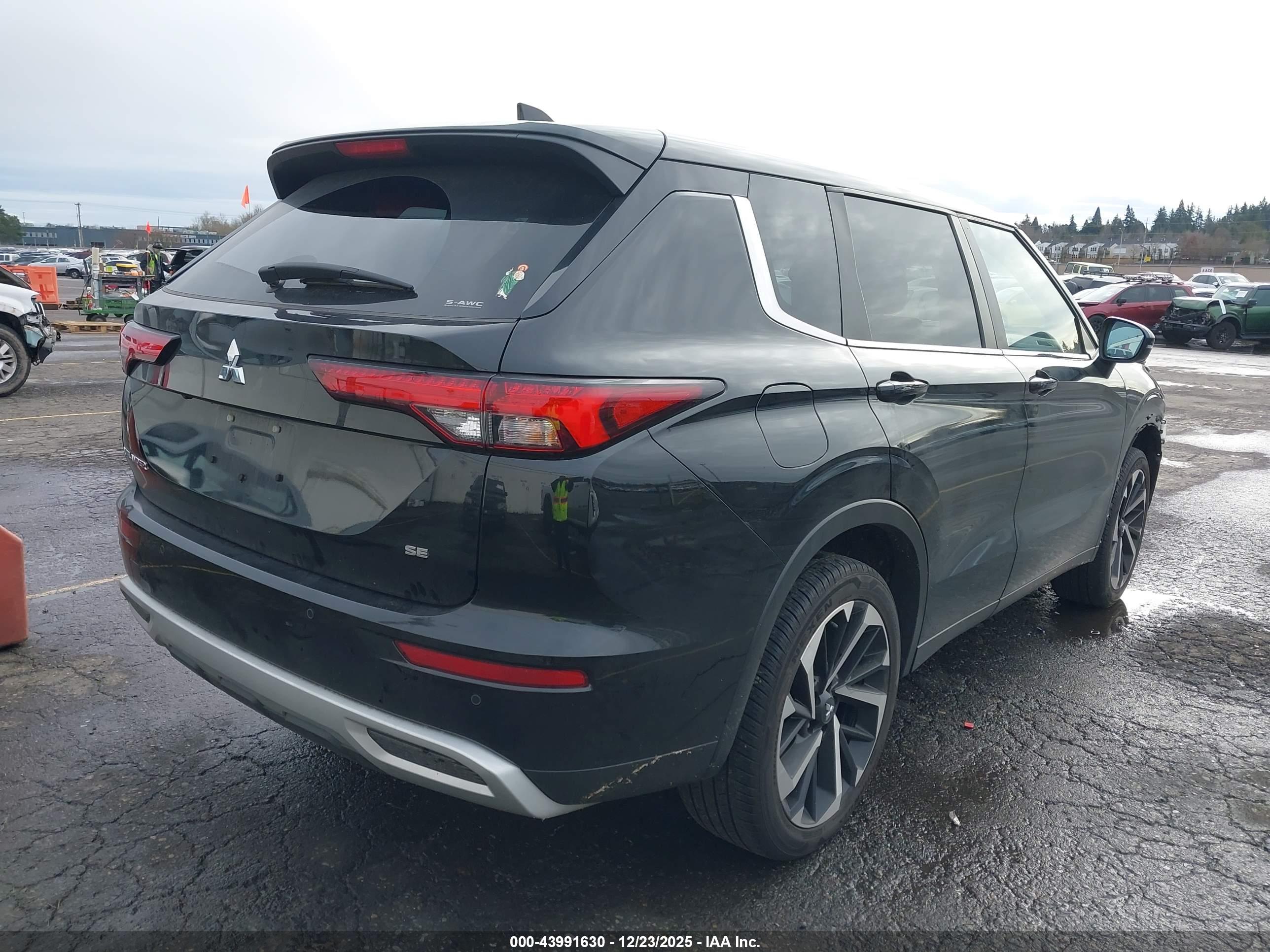 MITSUBISHI OUTLANDER image 4