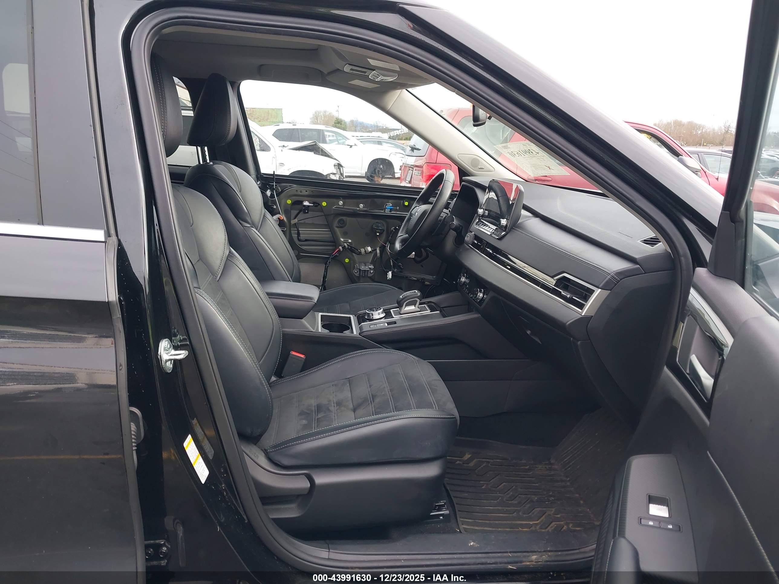 MITSUBISHI OUTLANDER image 5
