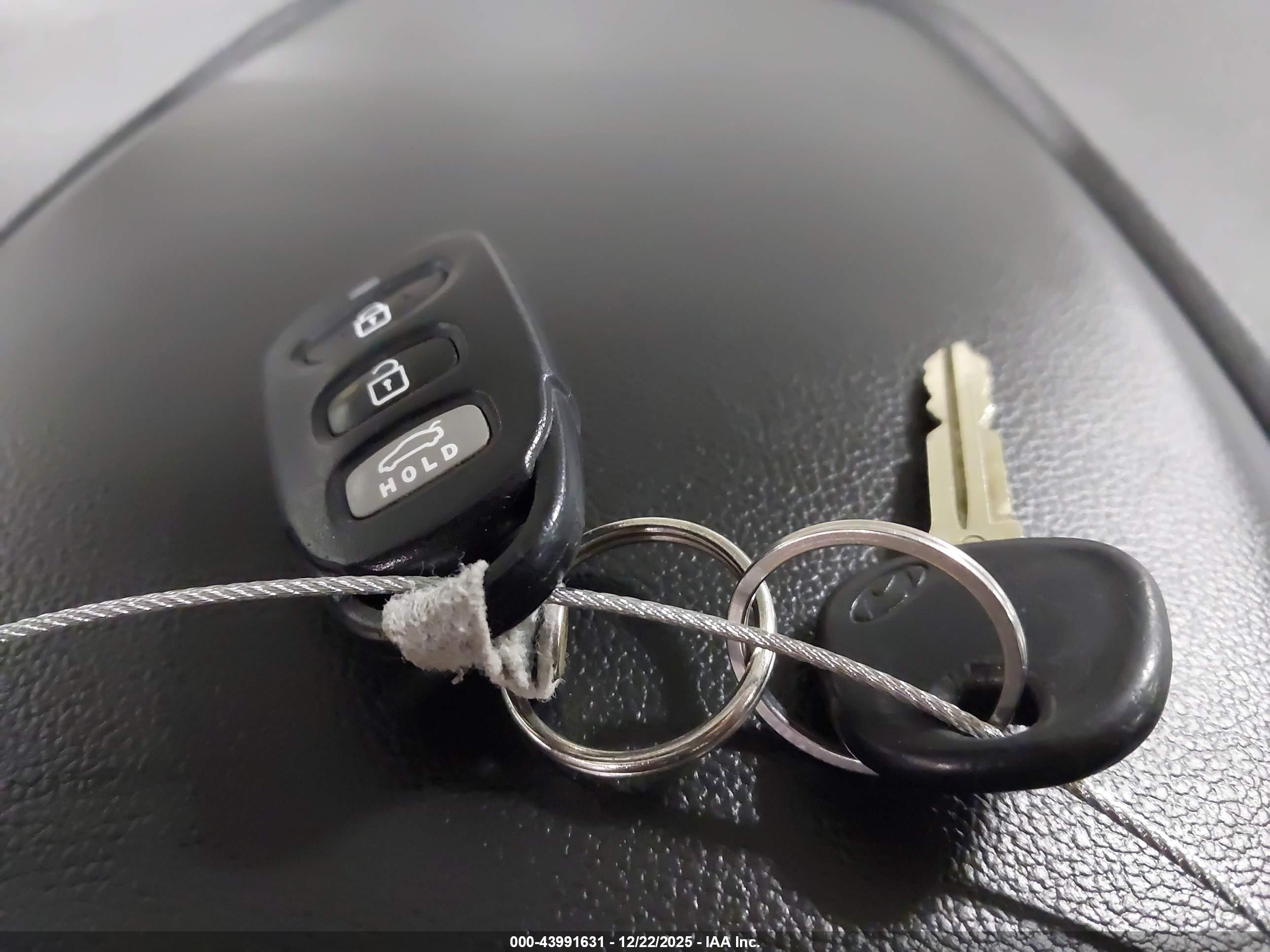 HYUNDAI ELANTRA image 11