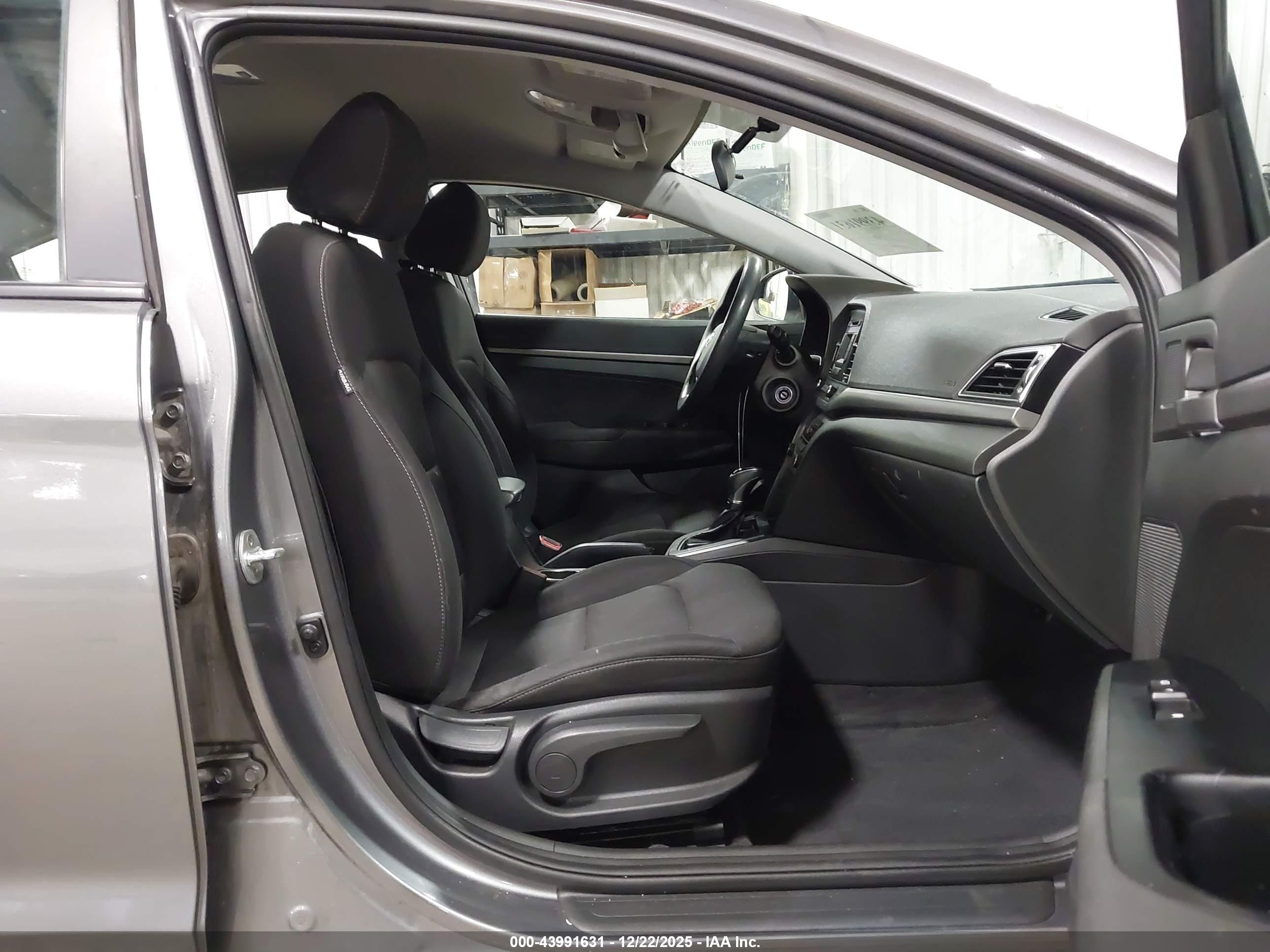 HYUNDAI ELANTRA image 5