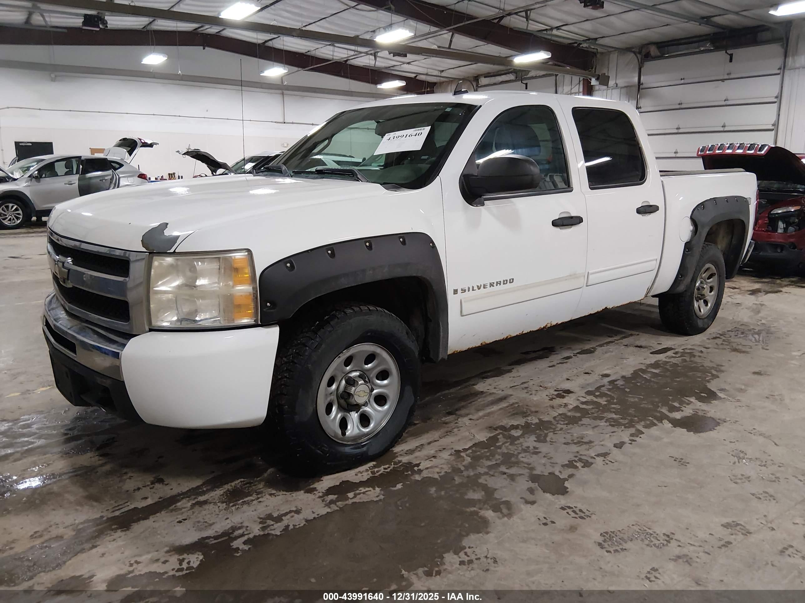 CHEVROLET SILVERADO image 2