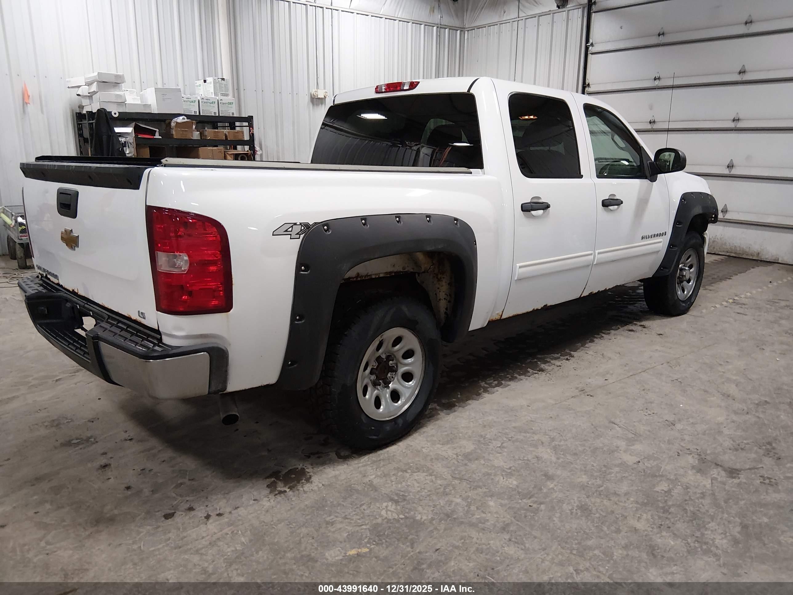 CHEVROLET SILVERADO image 4
