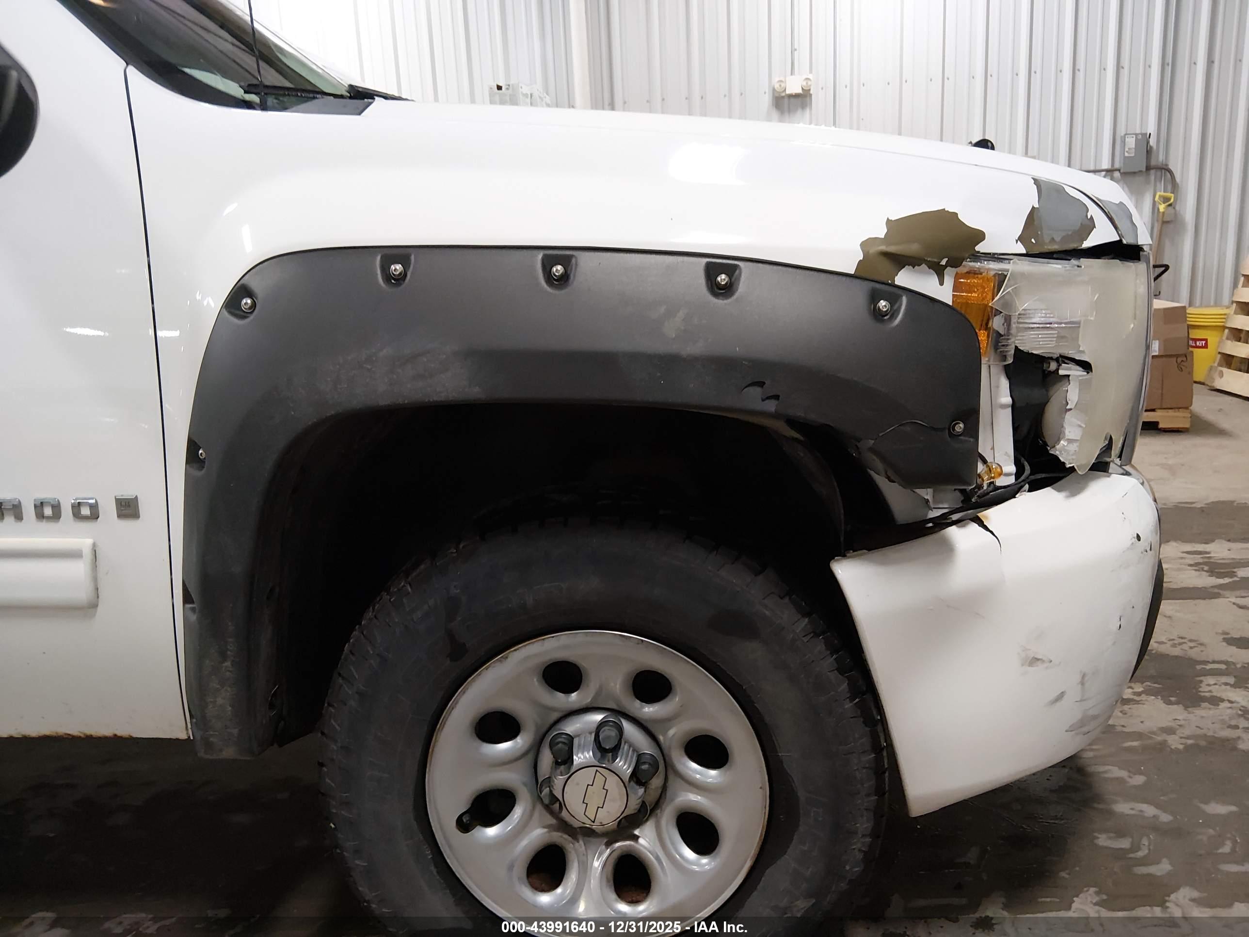 CHEVROLET SILVERADO image 6