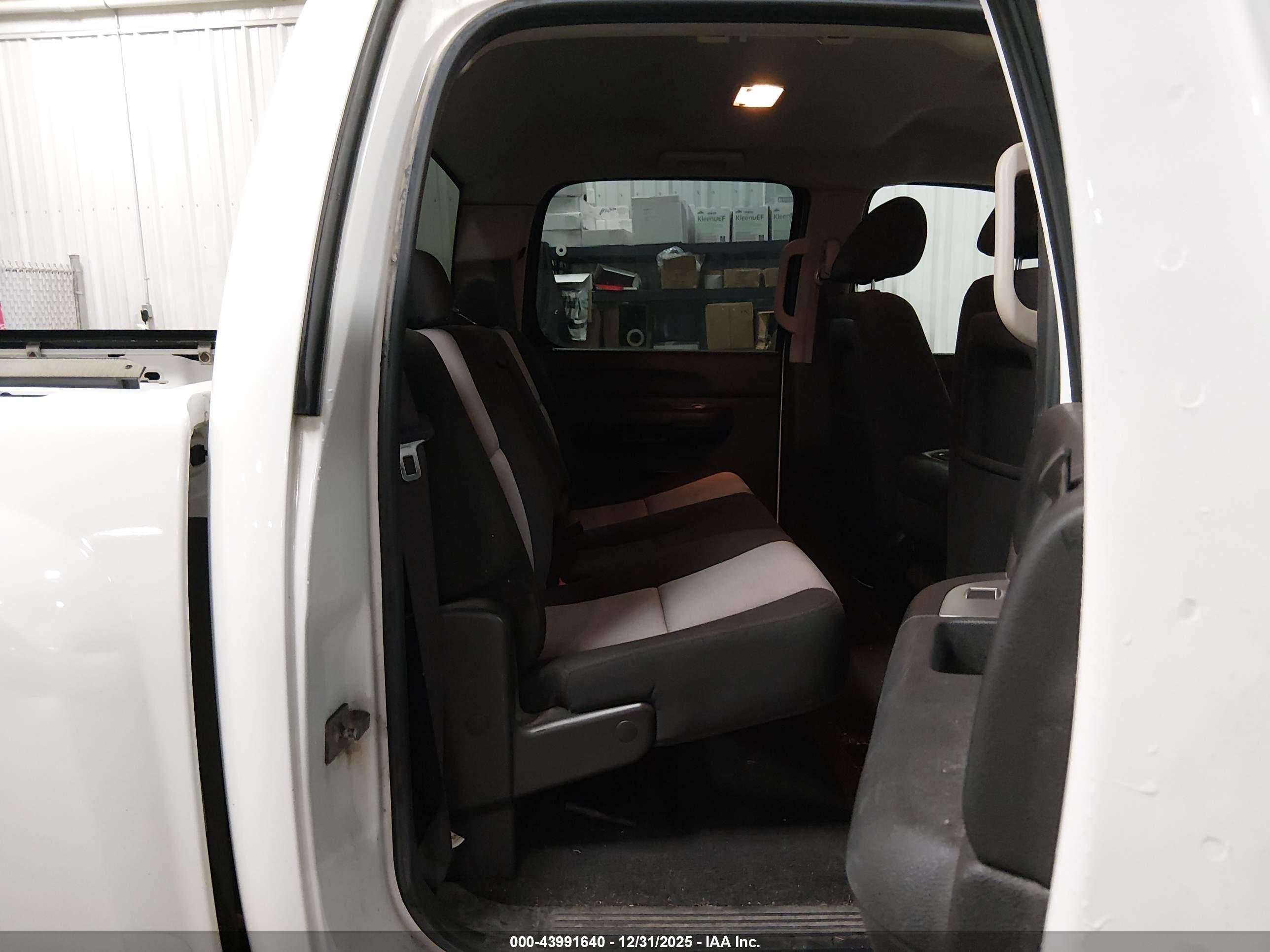 CHEVROLET SILVERADO image 8