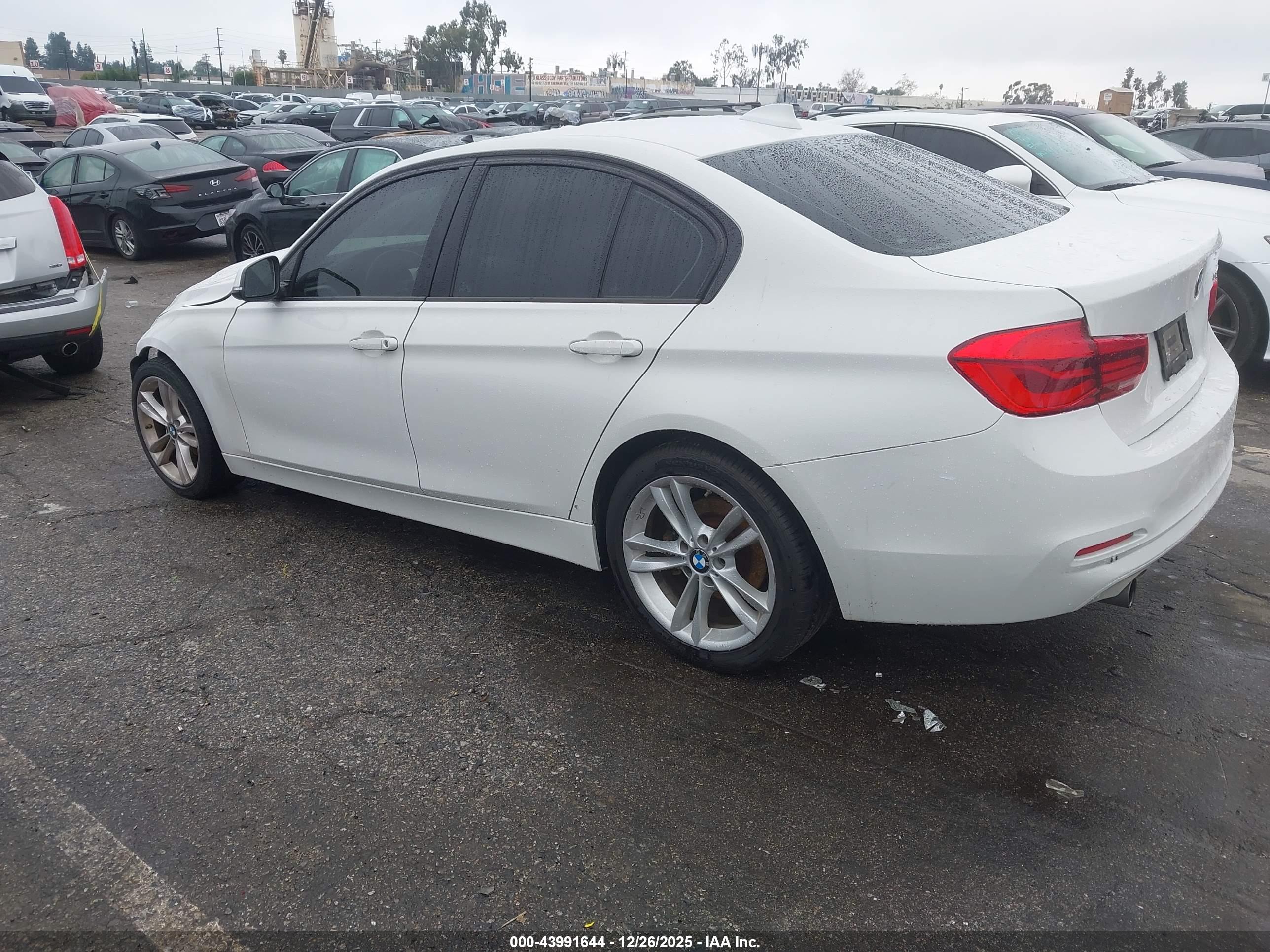 BMW 320I image 3