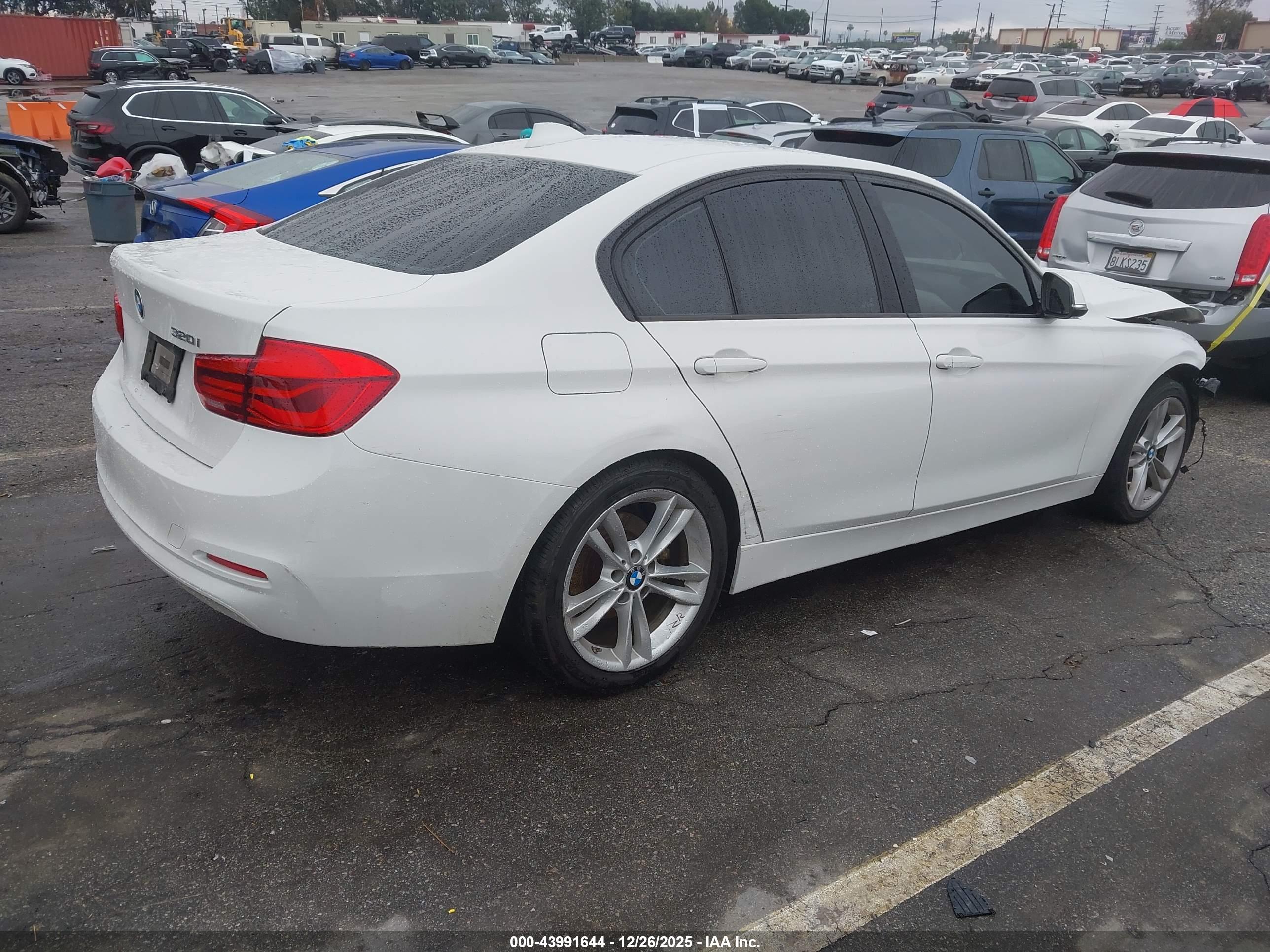 BMW 320I image 4