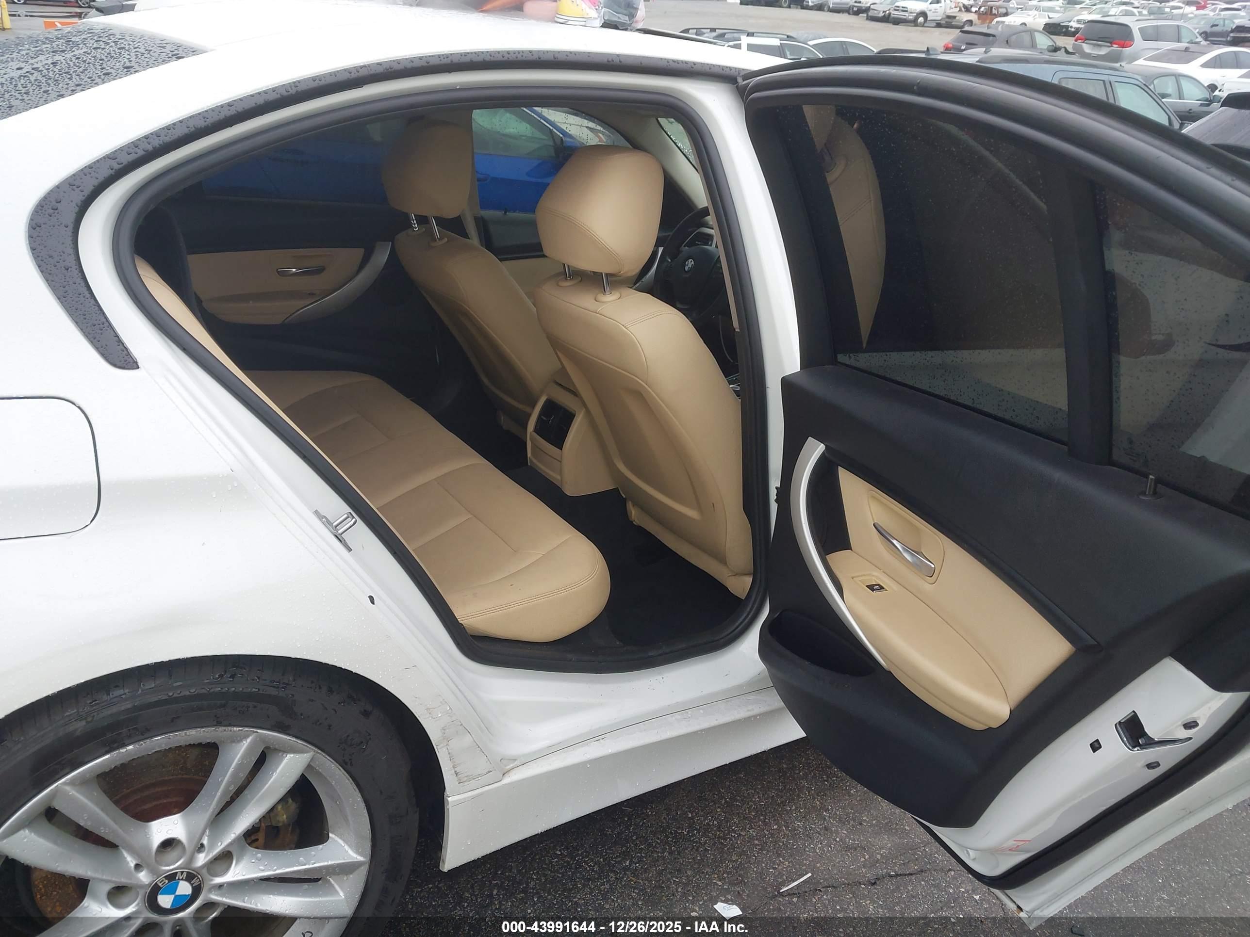 BMW 320I image 8
