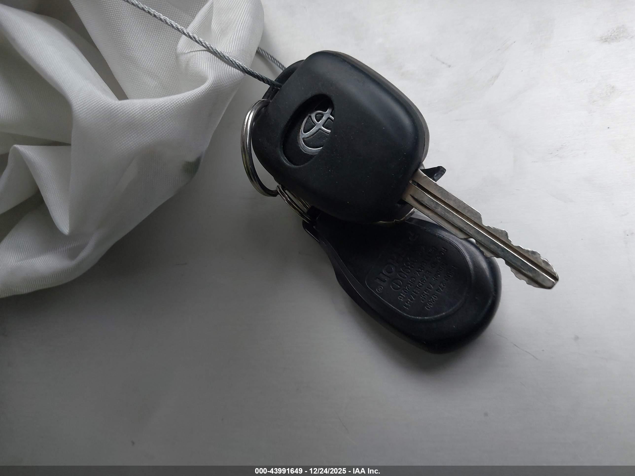 TOYOTA COROLLA image 11