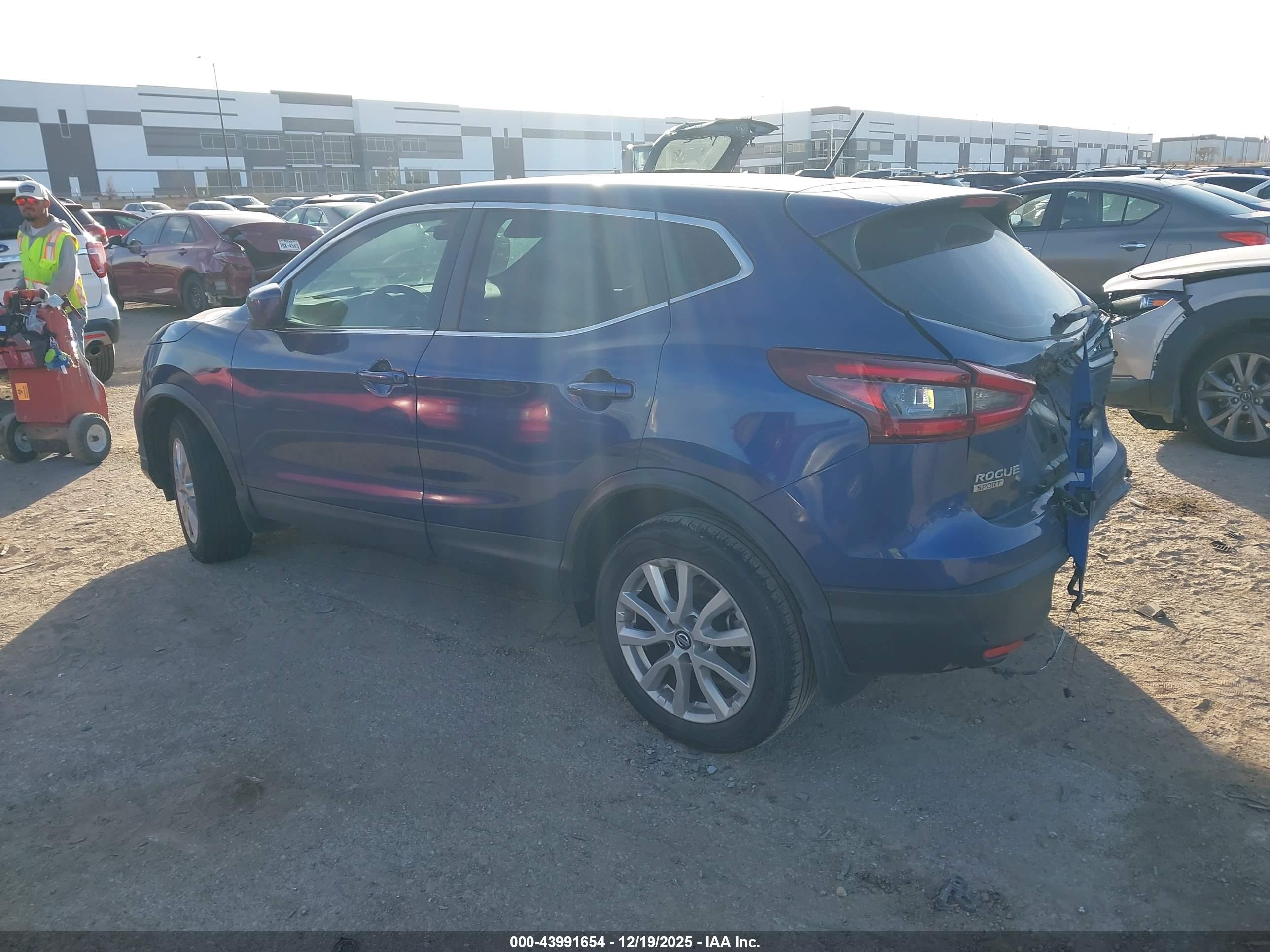 NISSAN ROGUE image 3