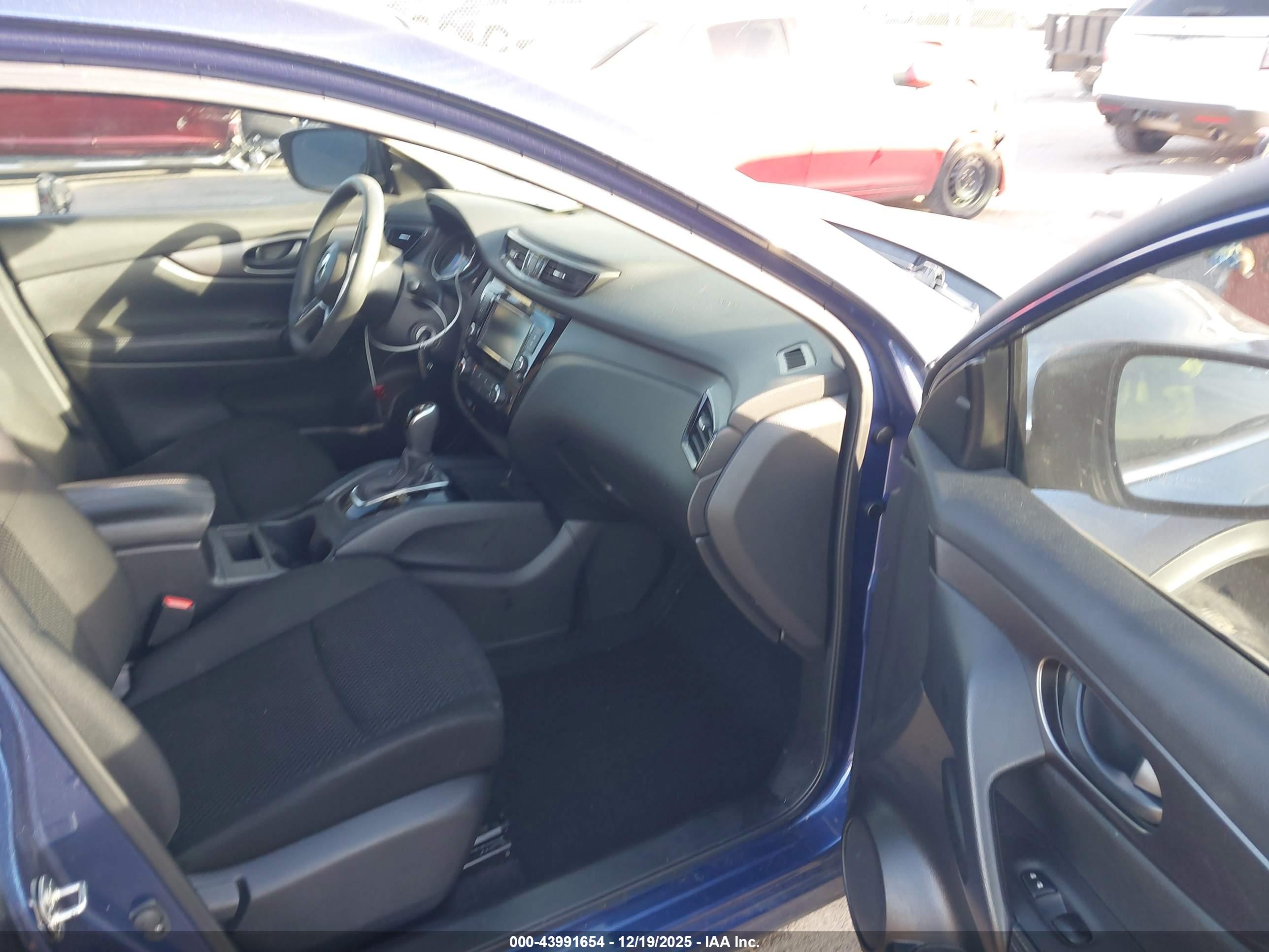 NISSAN ROGUE image 5