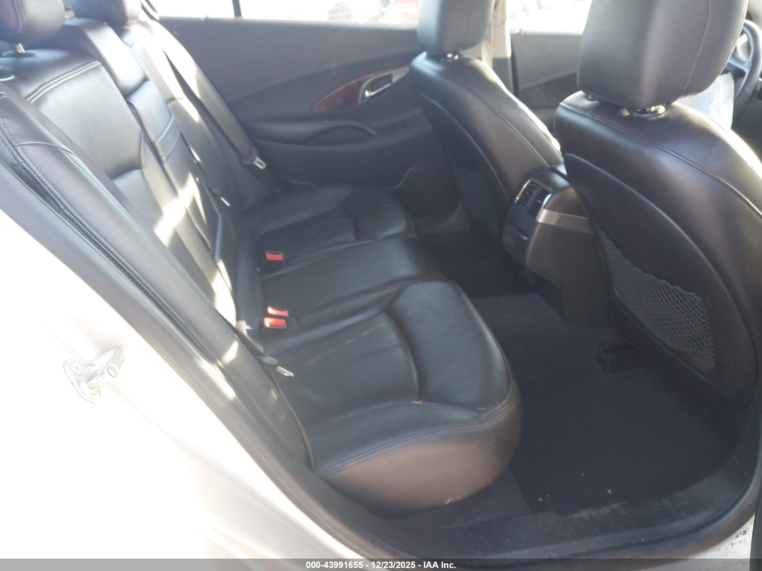 BUICK LACROSSE image 8
