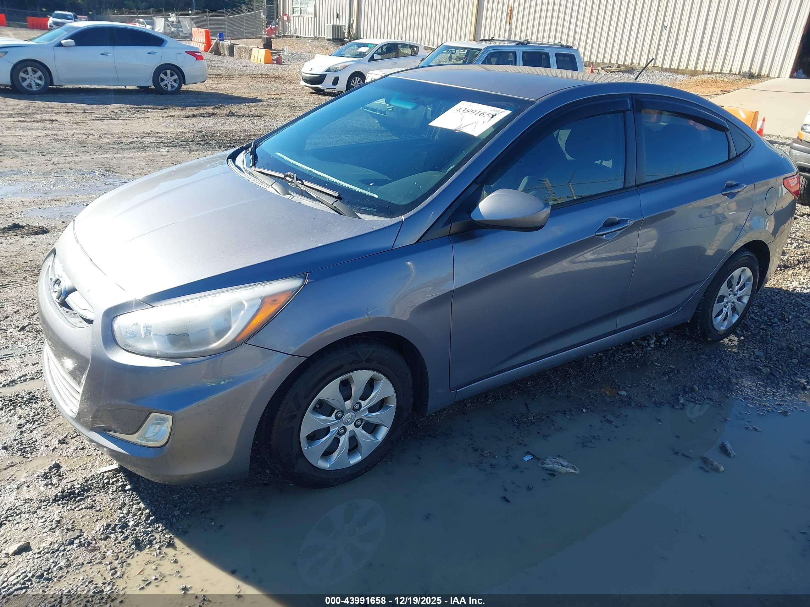 HYUNDAI ACCENT image 2