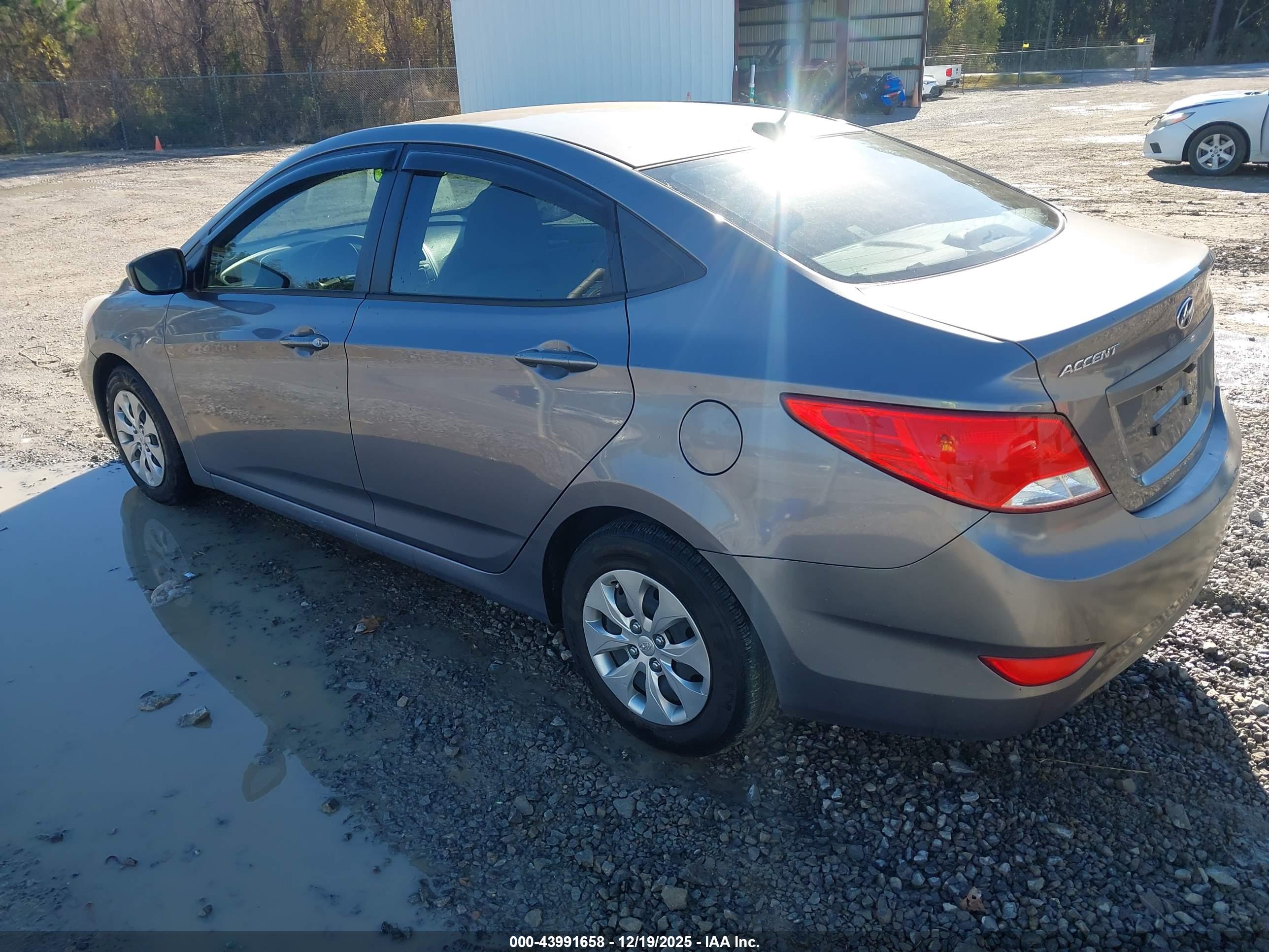 HYUNDAI ACCENT image 3