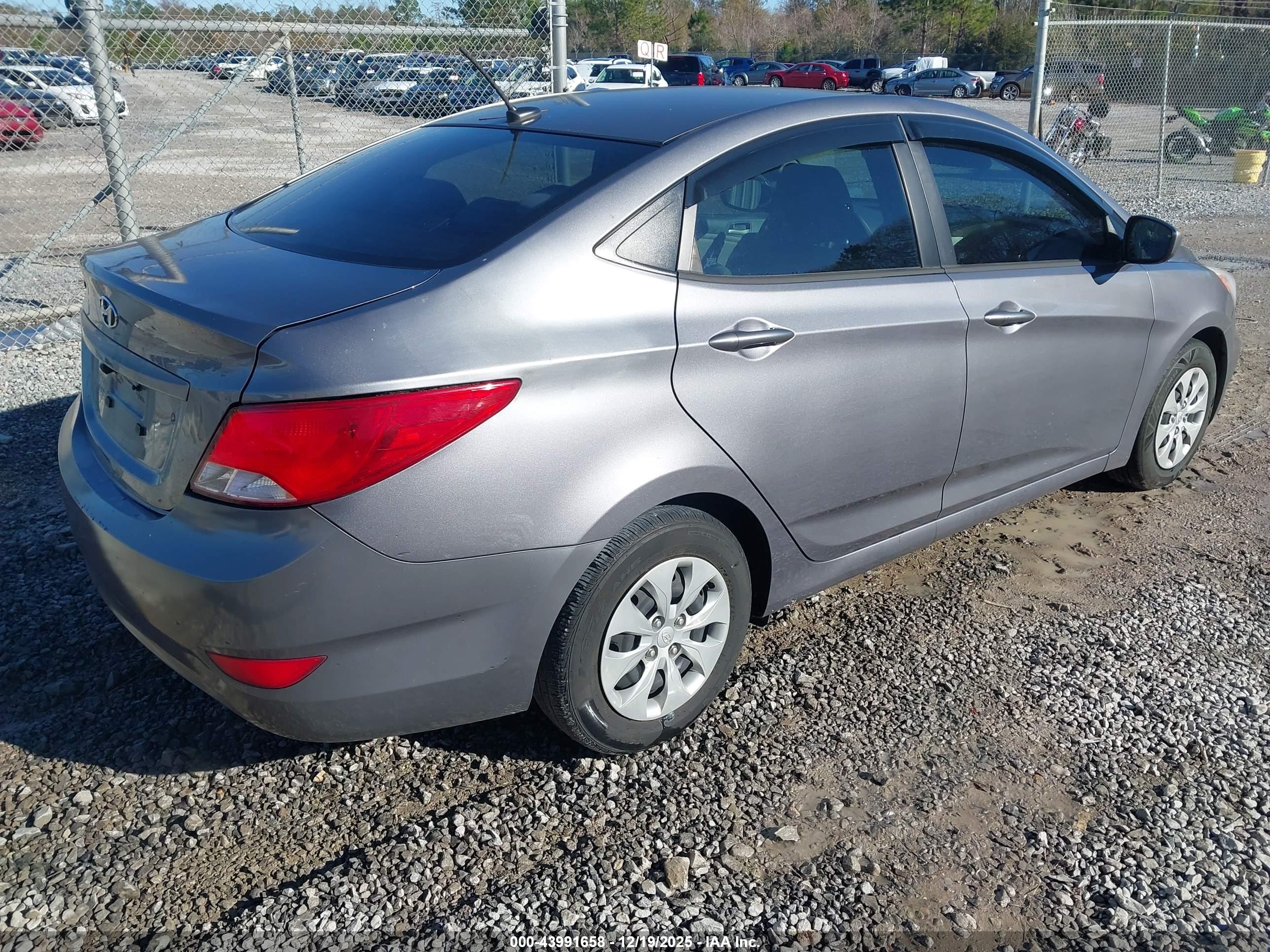 HYUNDAI ACCENT image 4
